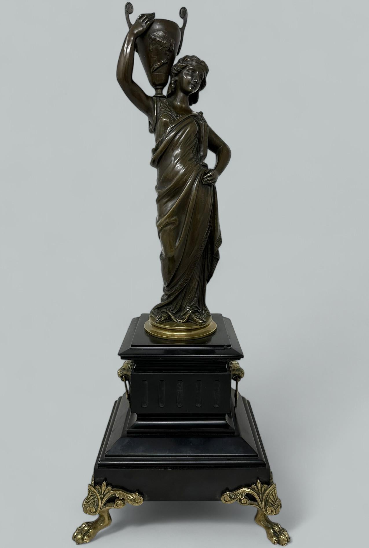 Francese Antique French Figurel Bronzo Ormolu Marmo Classico Figura Femminile Fanciulla in vendita
