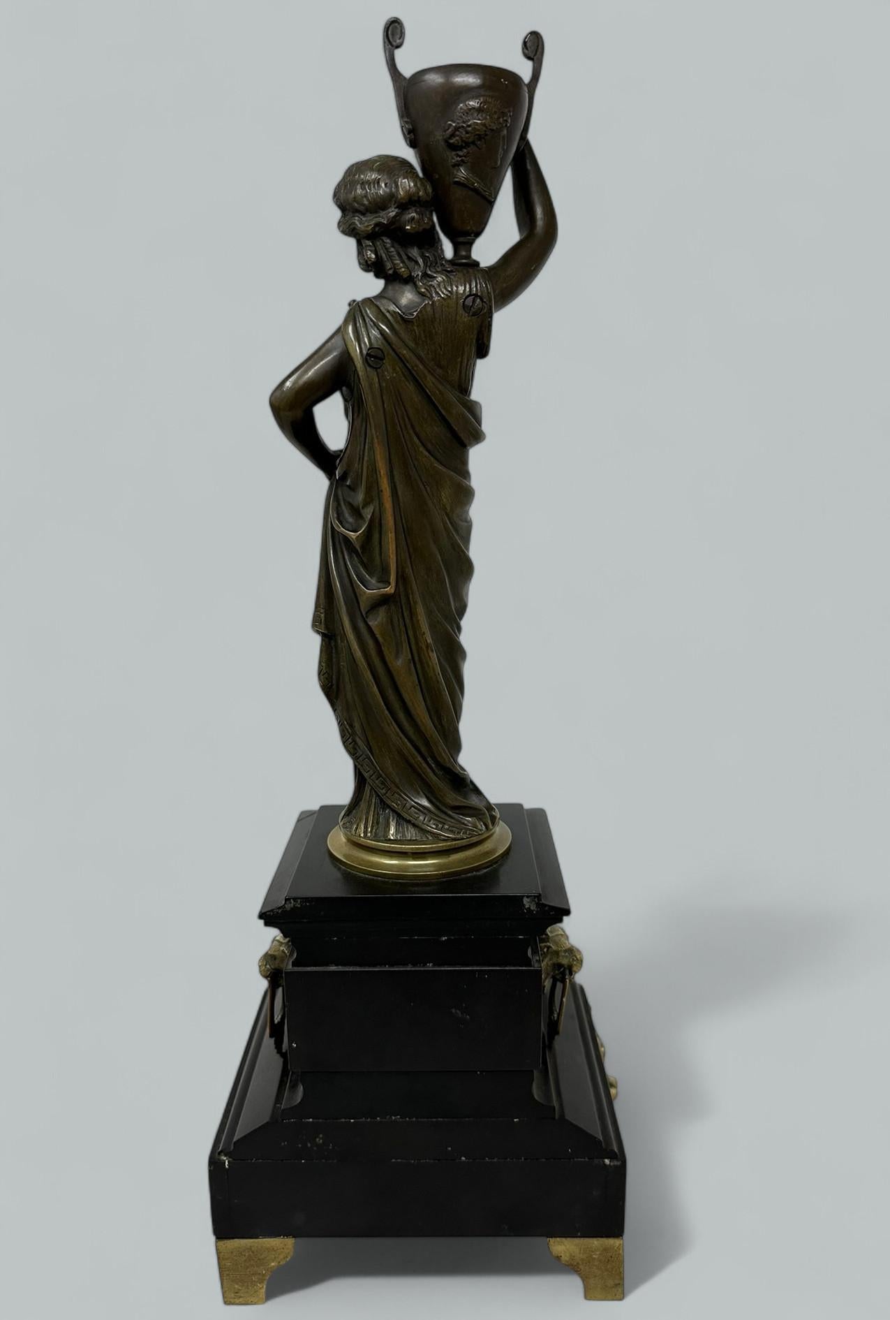 Antique French Figurel Bronzo Ormolu Marmo Classico Figura Femminile Fanciulla In condizioni buone in vendita a Dublin, Ireland
