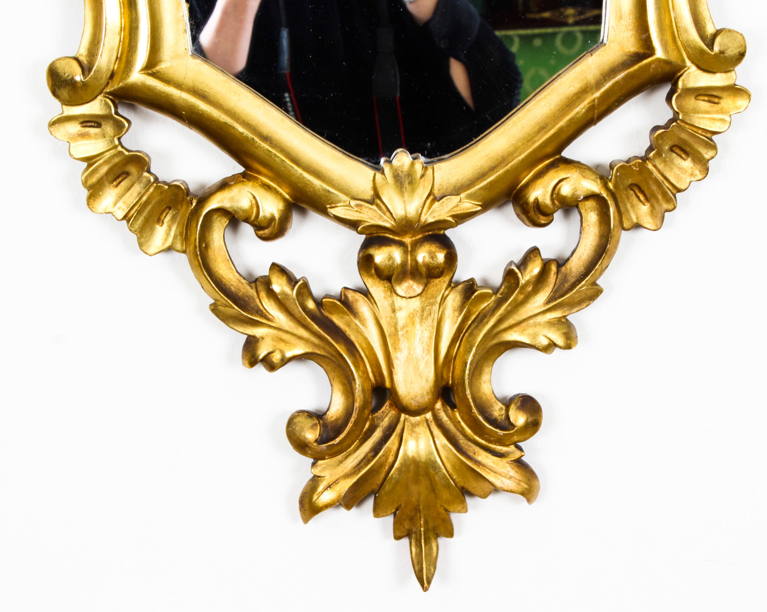 Ancienne paire de miroirs florentins rococo en bois doré du 19ème siècle en vente 5