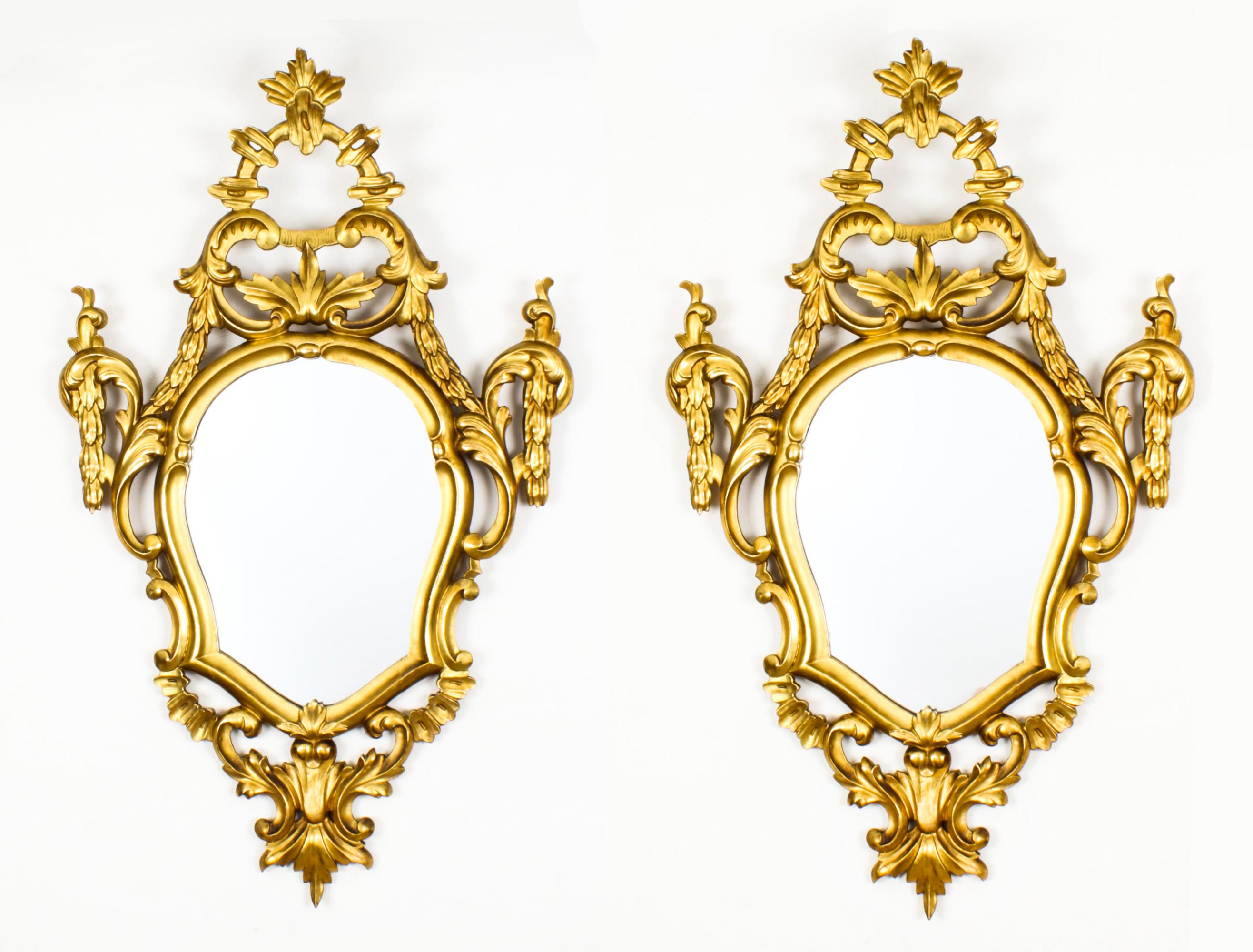 Ancienne paire de miroirs florentins rococo en bois doré du 19ème siècle en vente 10