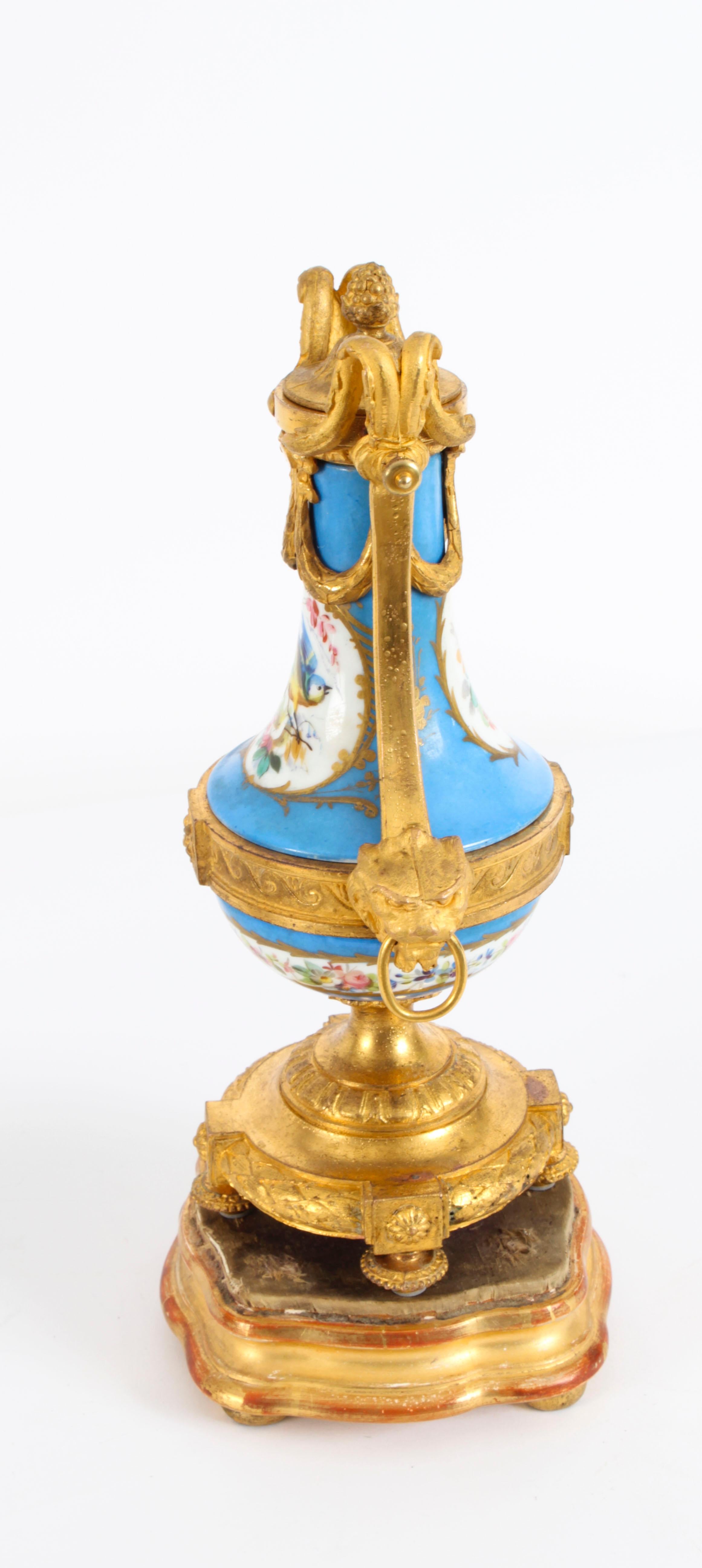 Antikes Paar franzsische Bleu Celeste-Svres-Urnen, 19. Jahrhundert im Angebot 11