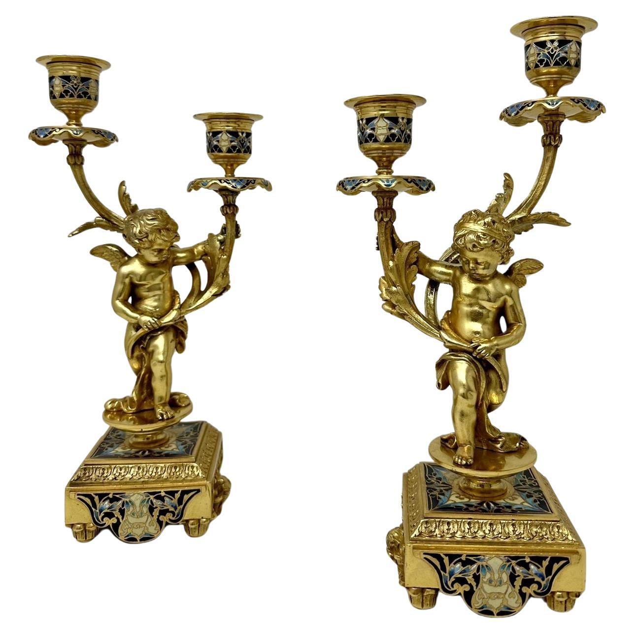 Antike Paar Französisch Cloisonne Champlevé Ormolu Vergoldete Bronze Cherub Kandelaber  im Angebot