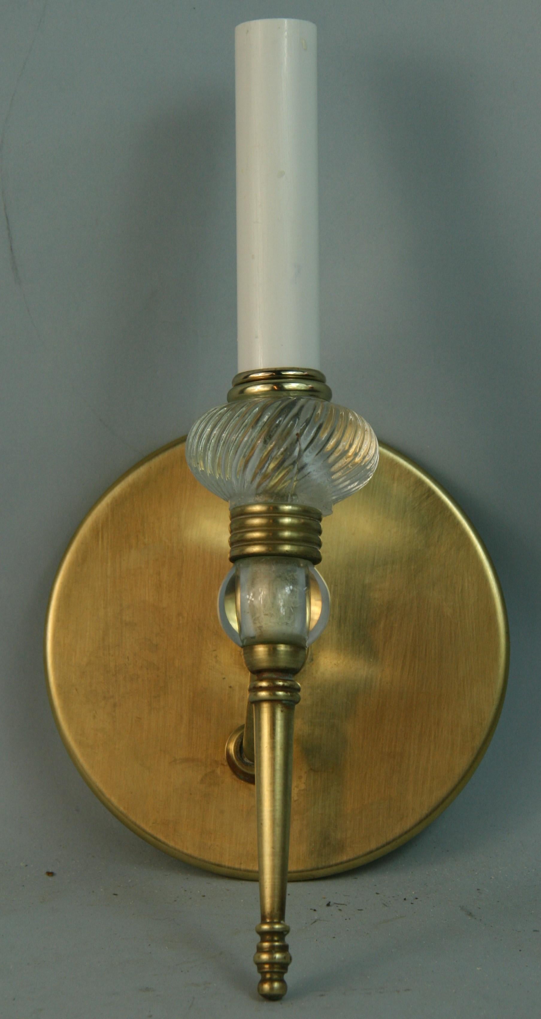 1523 Paire d'appliques de style déco français 
Le recâblage permet d'utiliser une ampoule candélabre de 60 watts.