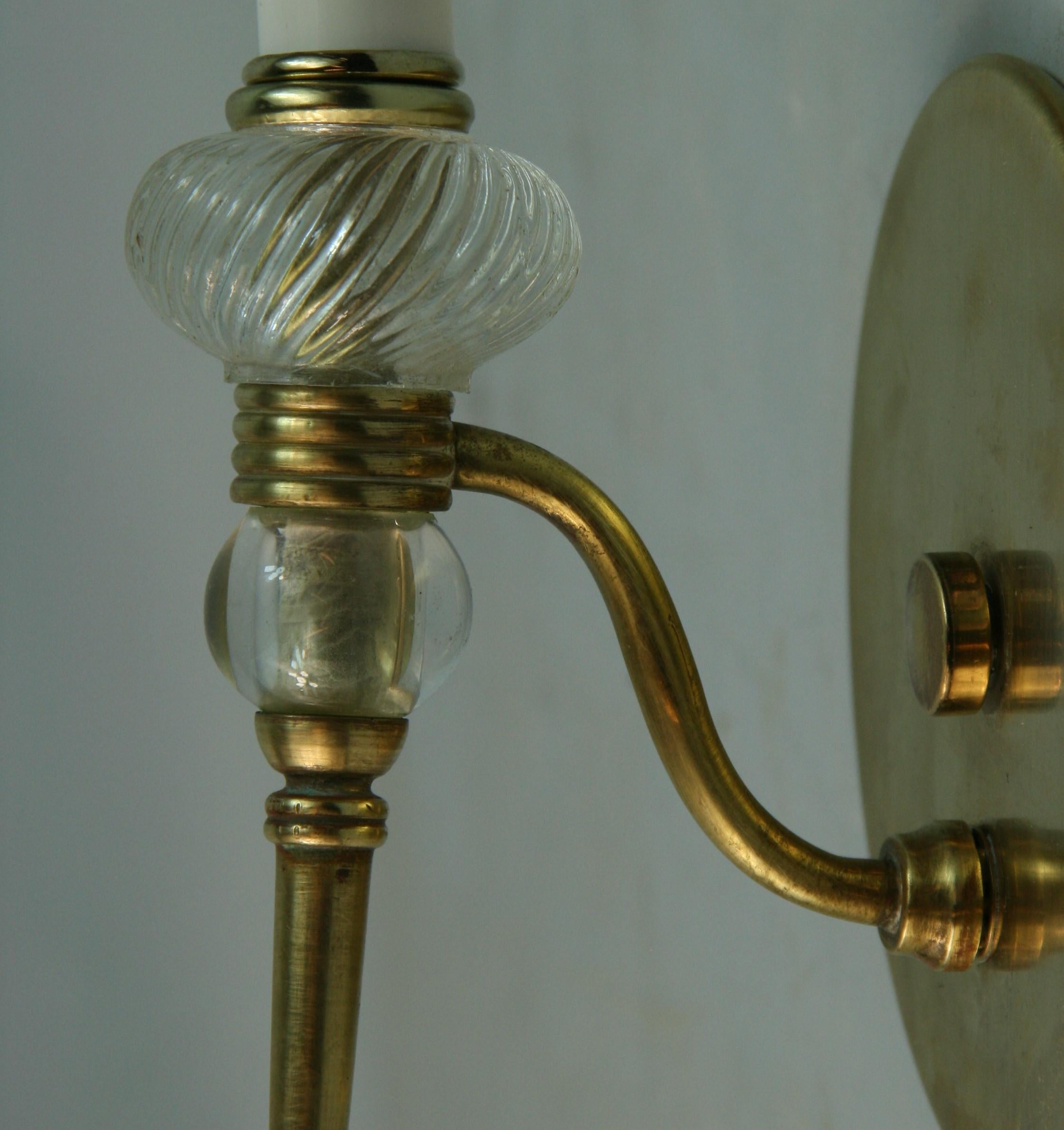 Paire française ancienne  Appliques en laiton et cristal de style déco en vente 1