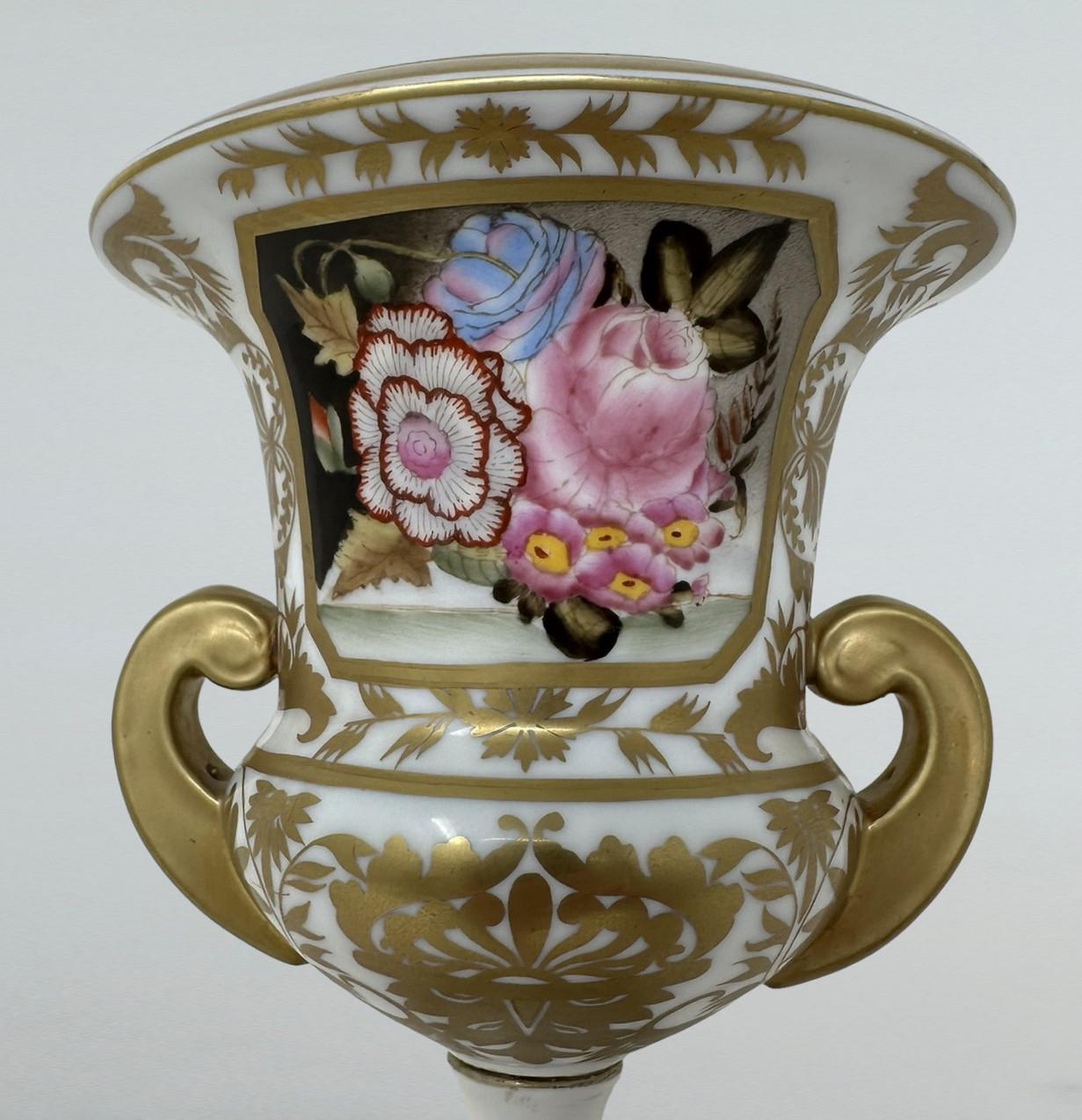XIXe siècle Ancienne paire de vases-urnes en porcelaine Campana édouardienne française, natures mortes et fleurs en vente