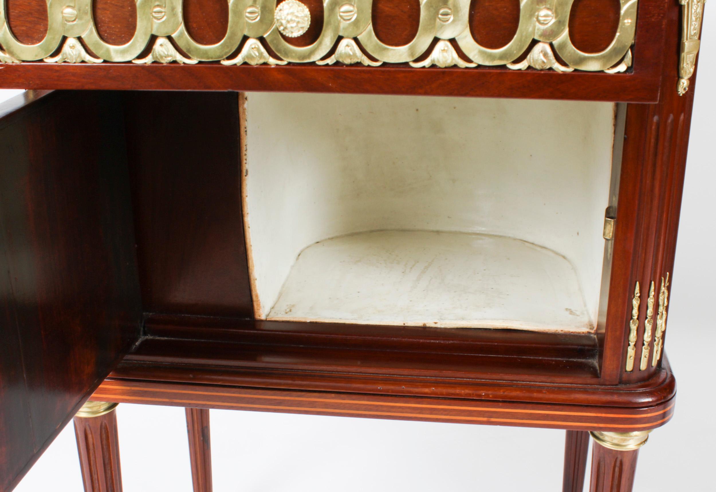 Ancienne paire d'armoires de chevet de style Empire français 19ème siècle en vente 9