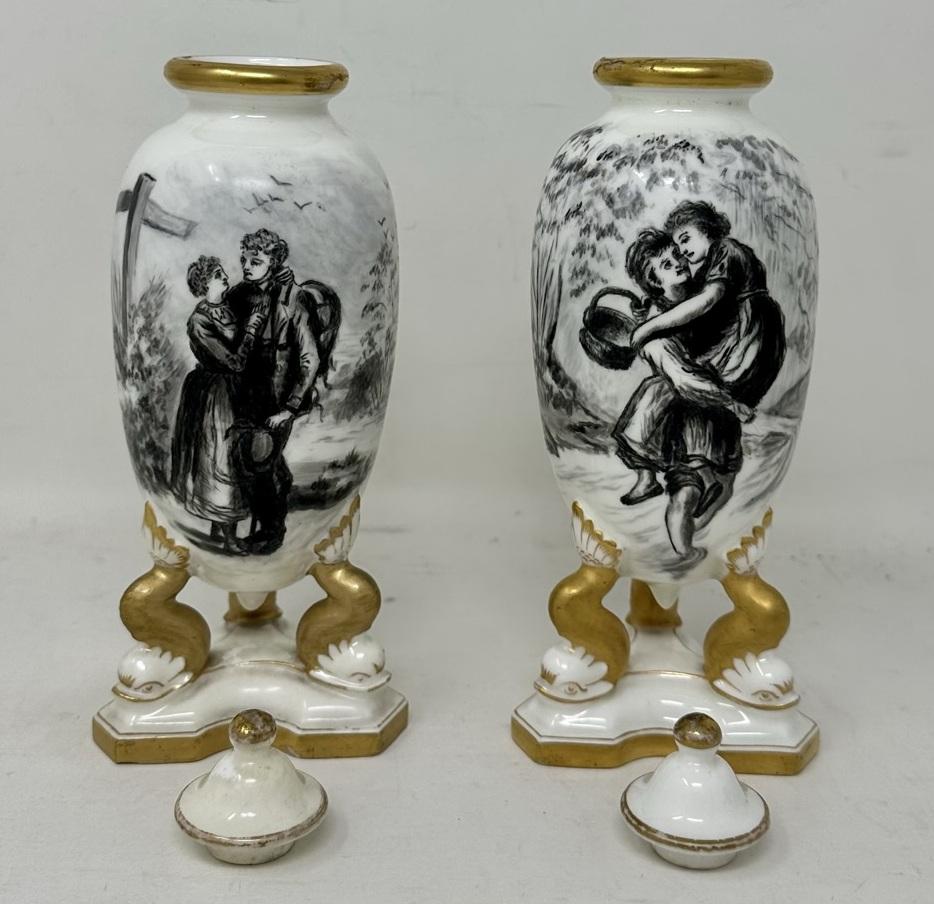 Antique Pair French Gilt Porcelain Vases or Urns En Grisaille Lover Scenes 19ct  In Good Condition For Sale In Dublin, Ireland