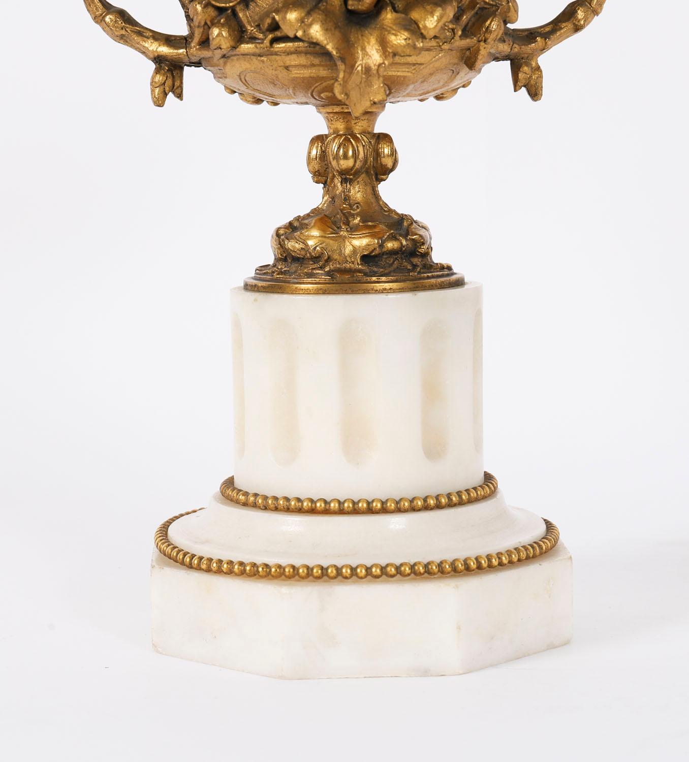 Coppia Antique French Grand Tour Bronzo dorato Urne classiche del XIX secolo in vendita 8