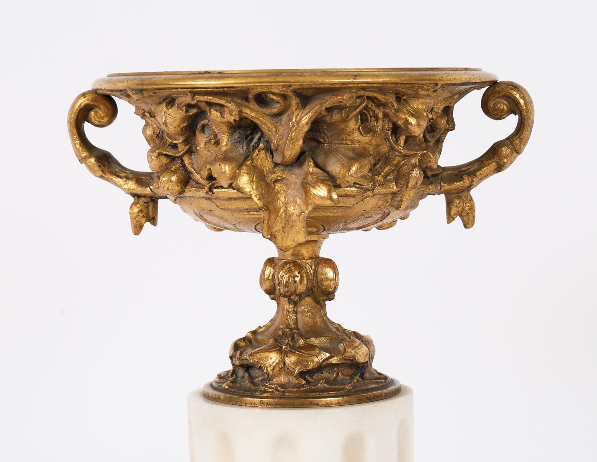 Coppia Antique French Grand Tour Bronzo dorato Urne classiche del XIX secolo In condizioni buone in vendita a London, GB