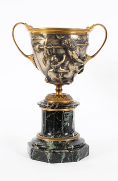 Antiguo par de urnas de pedestal de bronce plateado Grand Tour francés Siglo XIX