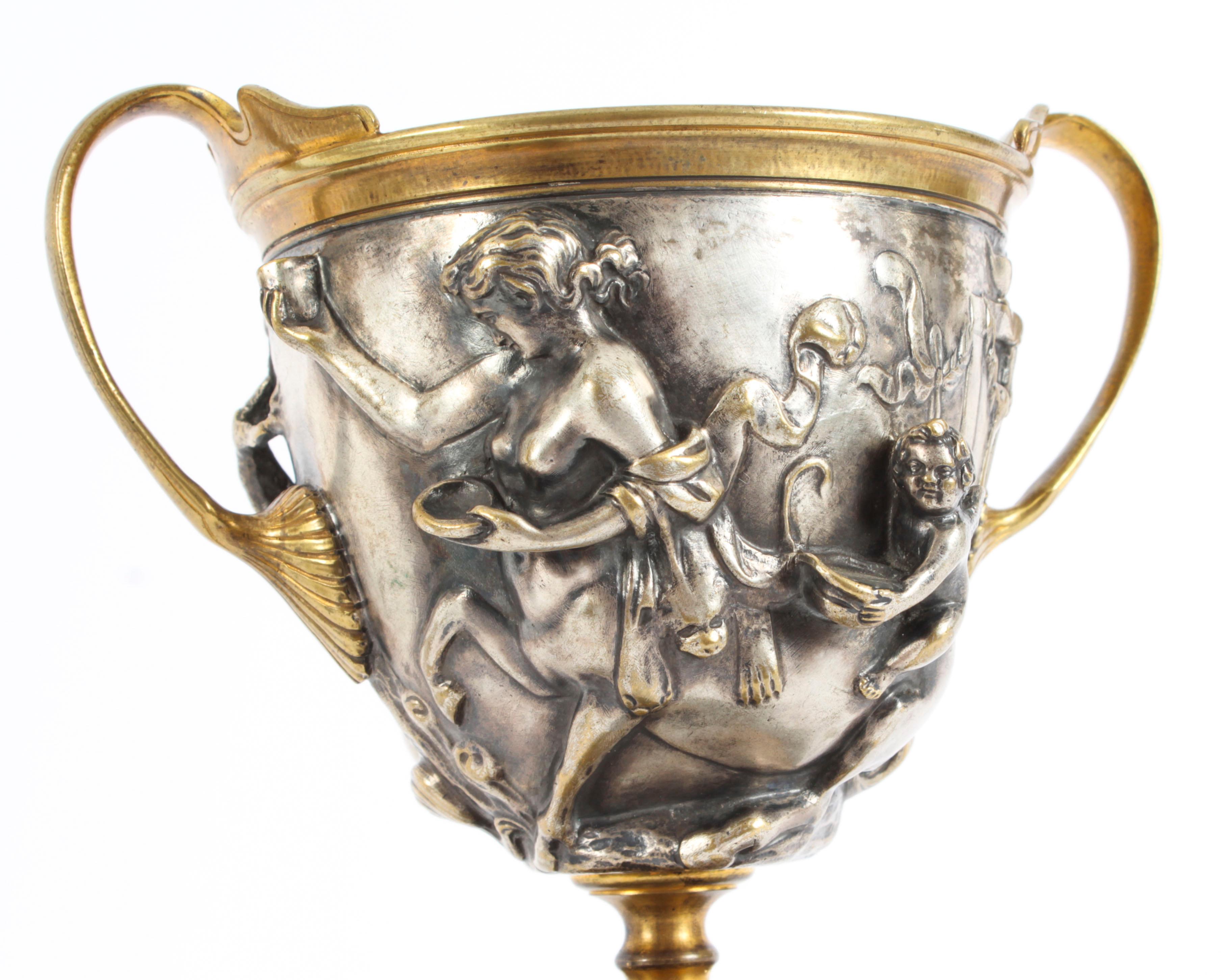 Antikes Paar französische Grand Tour-Urnen aus versilberter Bronze, 19. Jahrhundert im Angebot 2