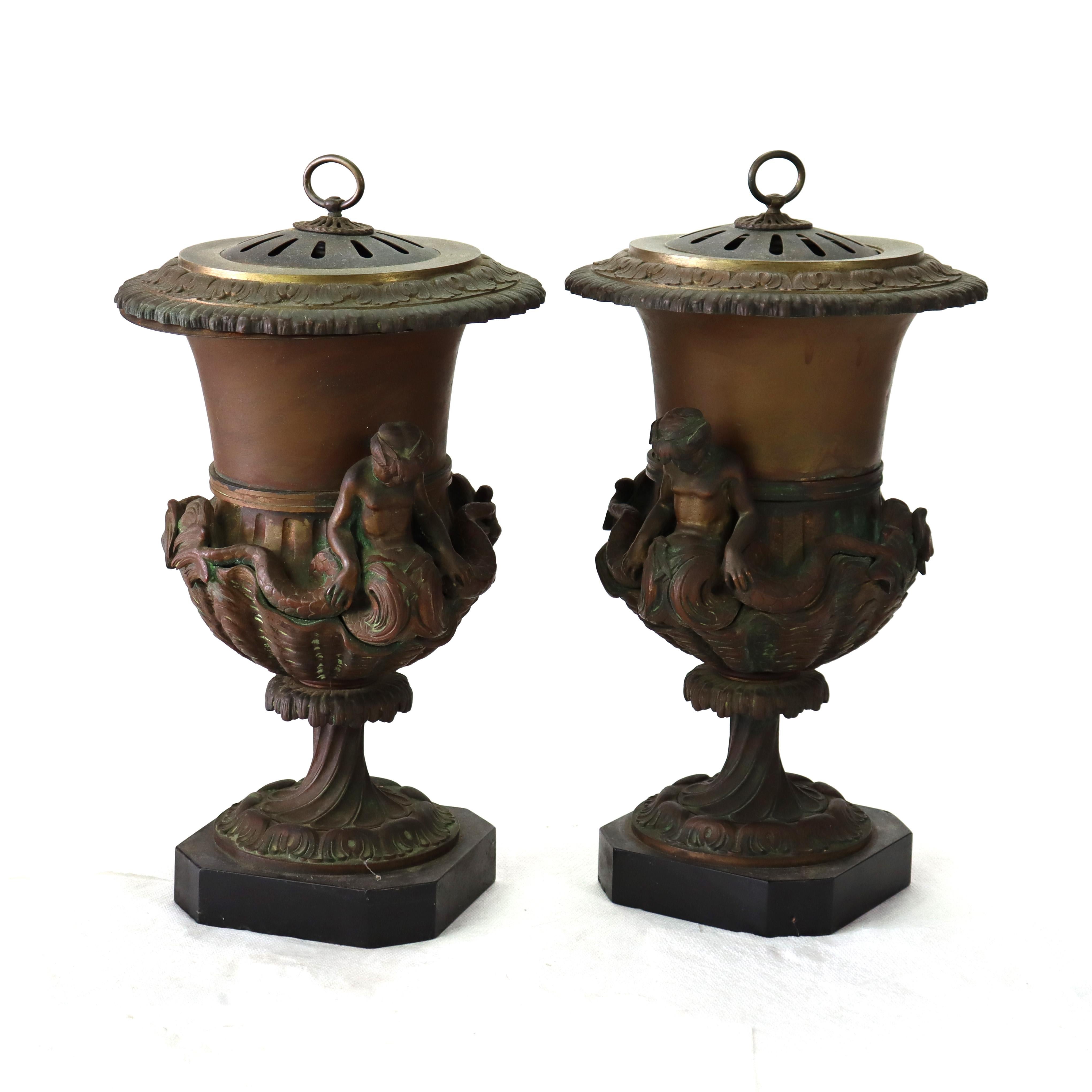 Luigi XIV Antique French Pair Louis XIV Figural Bronze Covered Urns 19th C. in vendita