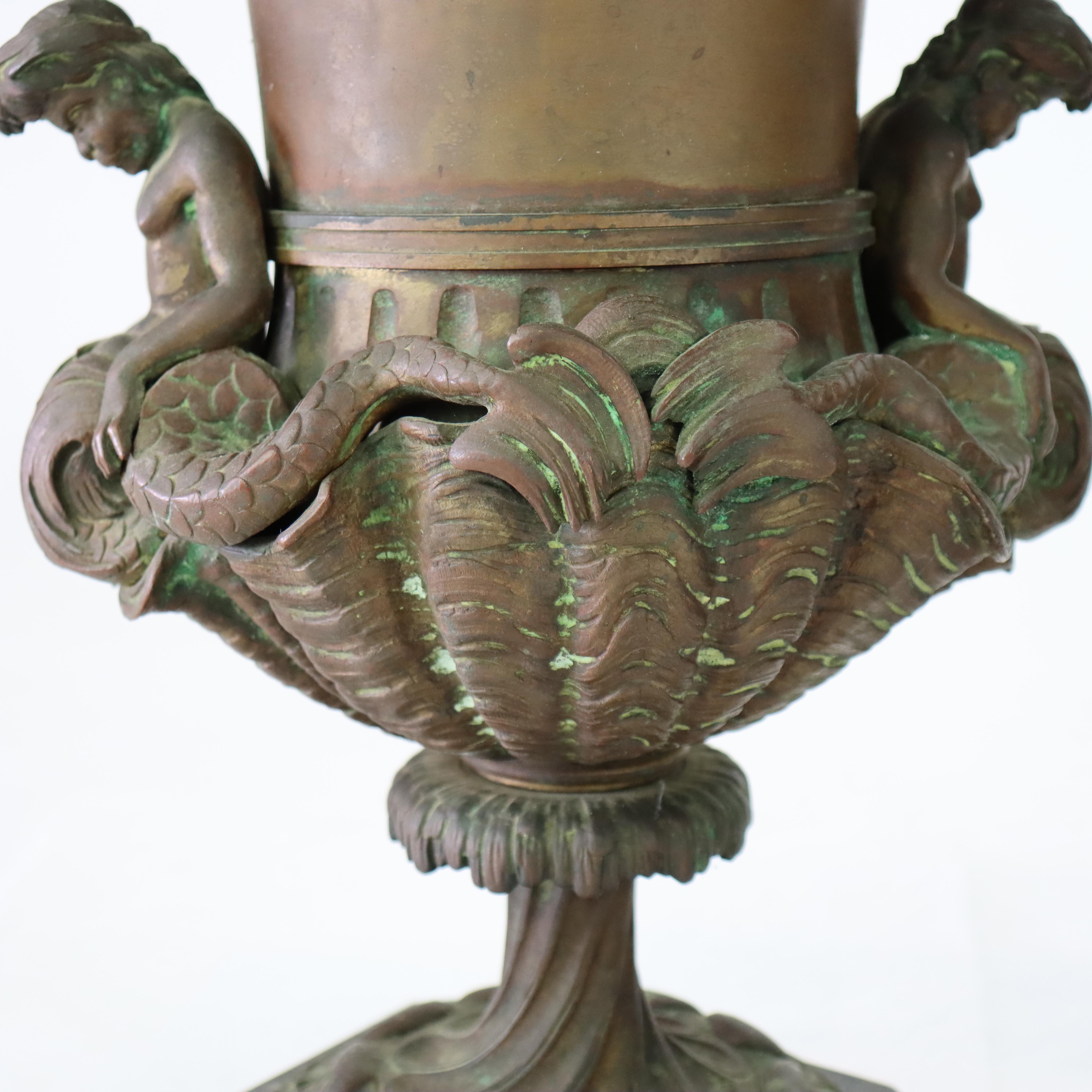 Antique French Pair Louis XIV Figural Bronze Covered Urns 19th C. In condizioni buone in vendita a Big Flats, NY