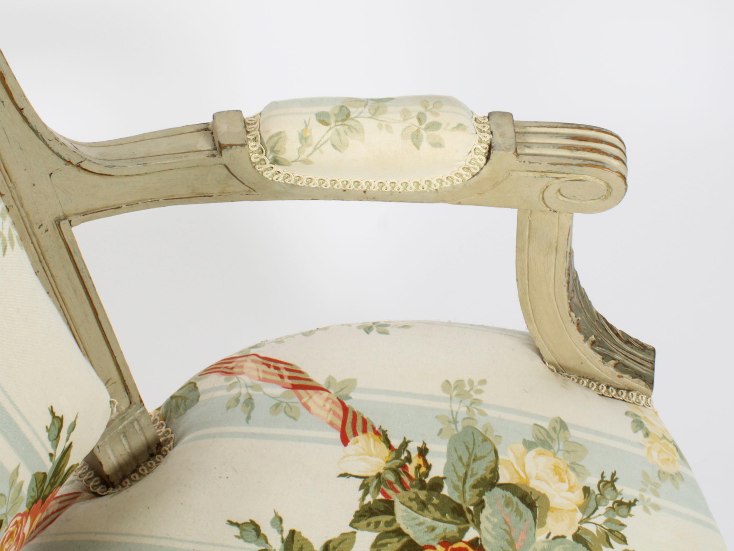 Antikes Paar französische bemalte Fauteuil-Sessel im Louis-XVI.-Stil, 19. Jahrhundert im Angebot 11