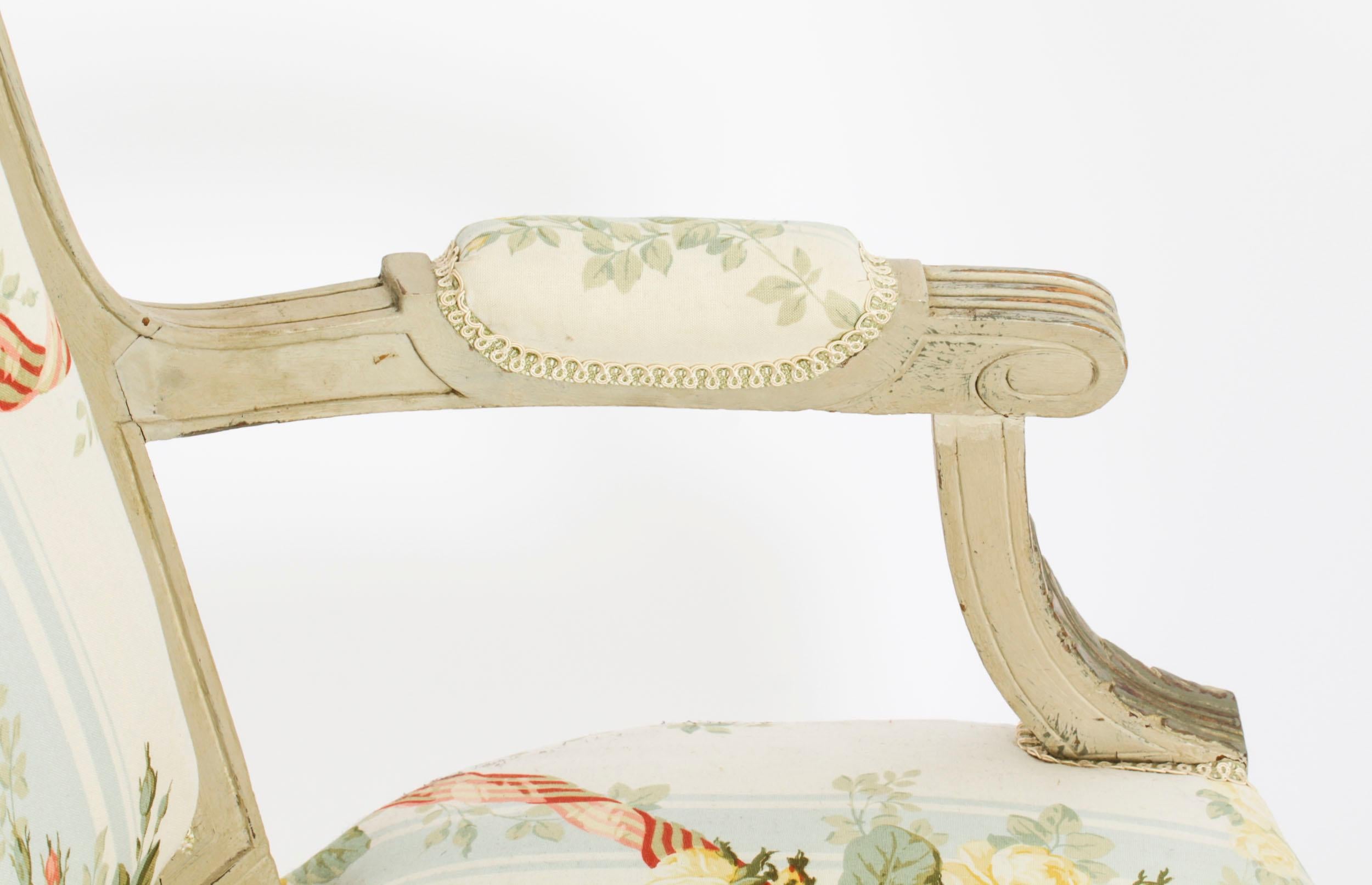 Antikes Paar französische bemalte Fauteuil-Sessel im Louis-XVI.-Stil, 19. Jahrhundert im Angebot 1