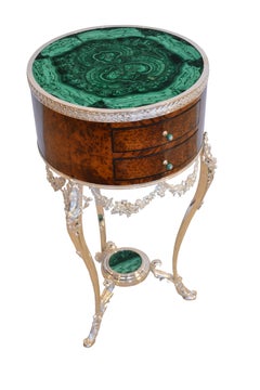 Antiguo par de mesas auxiliares francesas de malaquita y bronce plateado Siglo XX