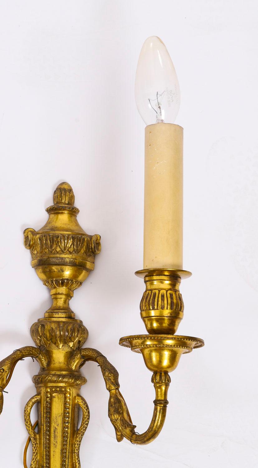 Néoclassique Antique Paire d'appliques en bronze doré néo-classique française Appliques 19ème siècle en vente