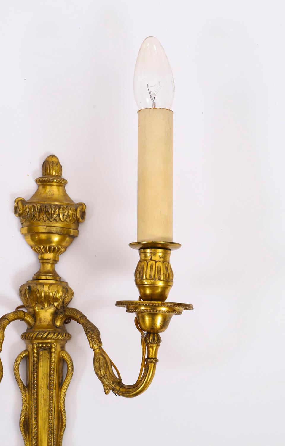 Antique Paire d'appliques en bronze doré néo-classique française Appliques 19ème siècle en vente 1