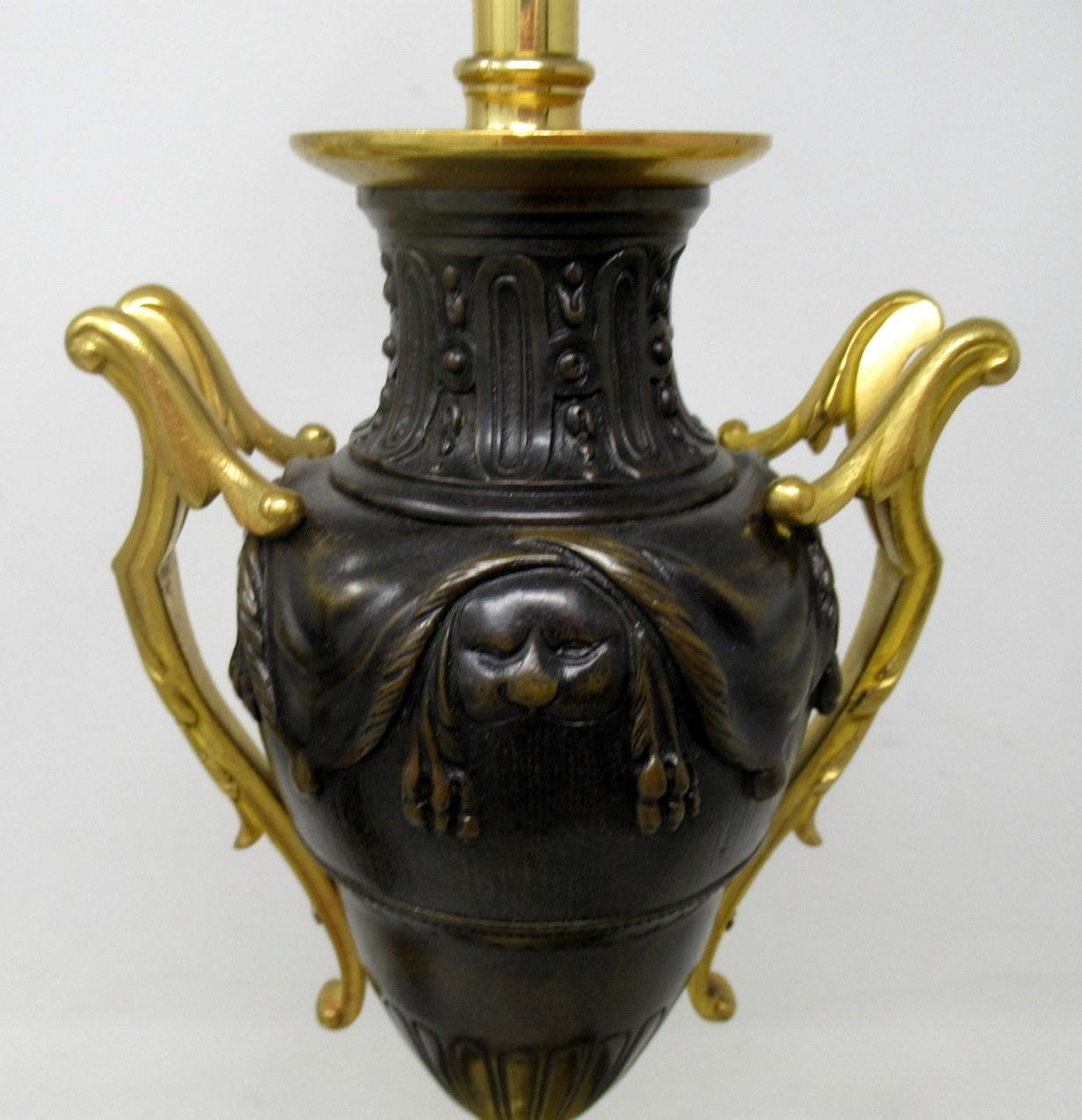 Antikes Paar französische Ormolu- und Dore-Bronze-Grand Tour-Electric-Tisch-Urnenlampen, Paar im Angebot 4