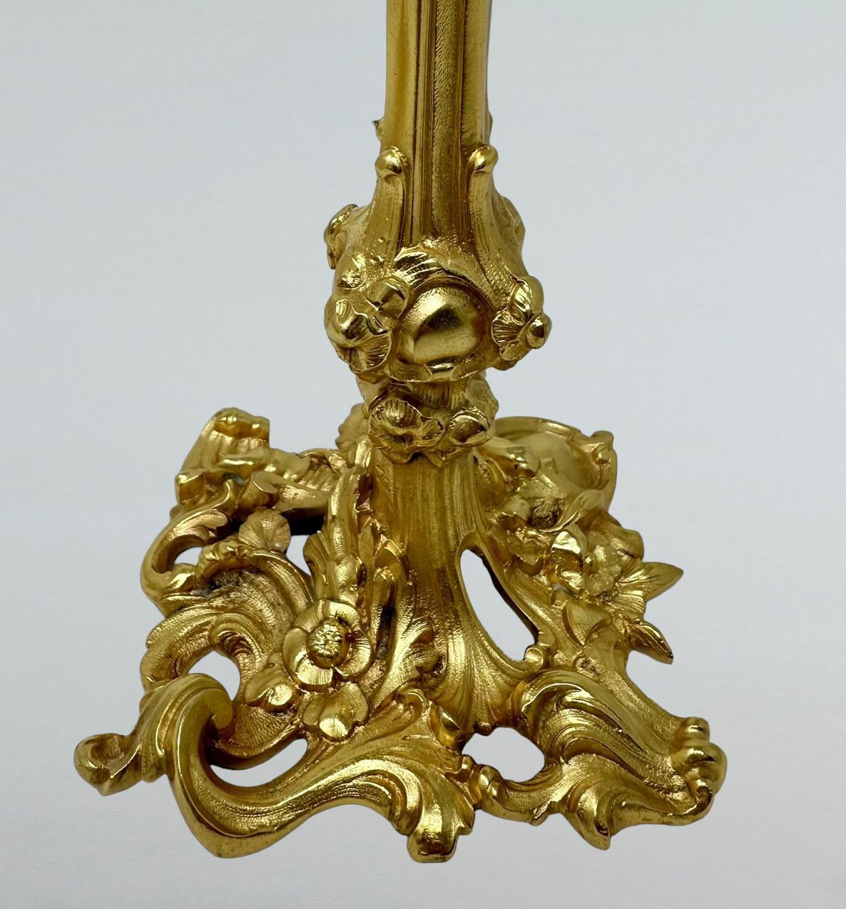 Antique Paire de Chandeliers Edwardiens Français en Bronze Ormolu Dore Chandelabra 19ème siècle Bon état - En vente à Dublin, Ireland