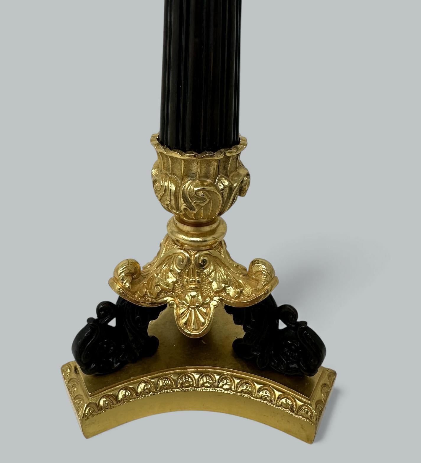 XIX secolo Coppia di candelabri francesi Ormolu Bronzo Dore Vittoriano del 19° secolo in vendita