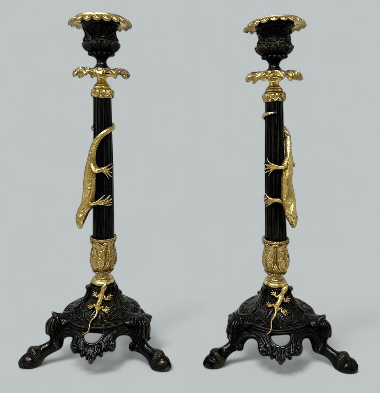 Regency Paire Antique French Ormolu Gilt Bronze Dore Empire Candlesks with Lizards 19C en vente