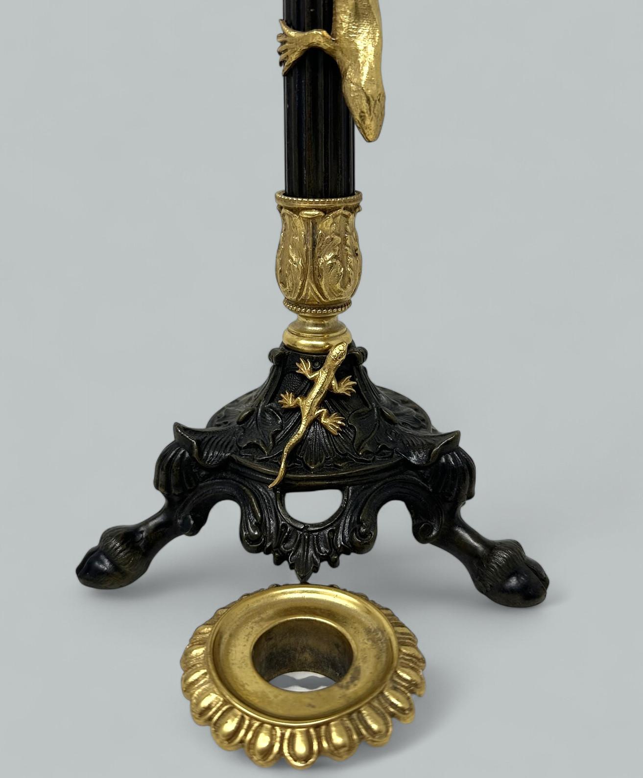 Paire Antique French Ormolu Gilt Bronze Dore Empire Candlesks with Lizards 19C en vente 2