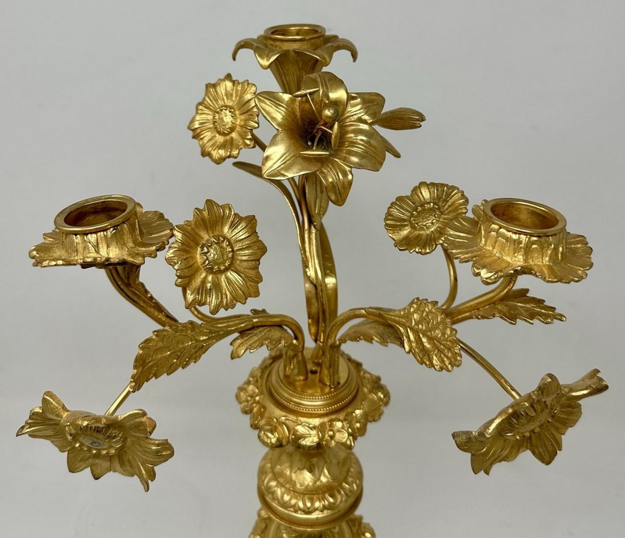 Paire d'anciens chandeliers en porcelaine de Sèvres, bronze doré et bronze d'orfèvrerie en vente 2