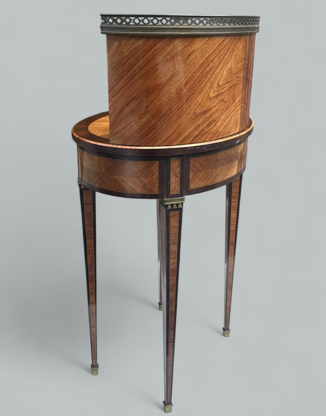 Antique Paire de bureaux français en marqueterie de bois de rose et marbre d'orfèvrerie en vente 4