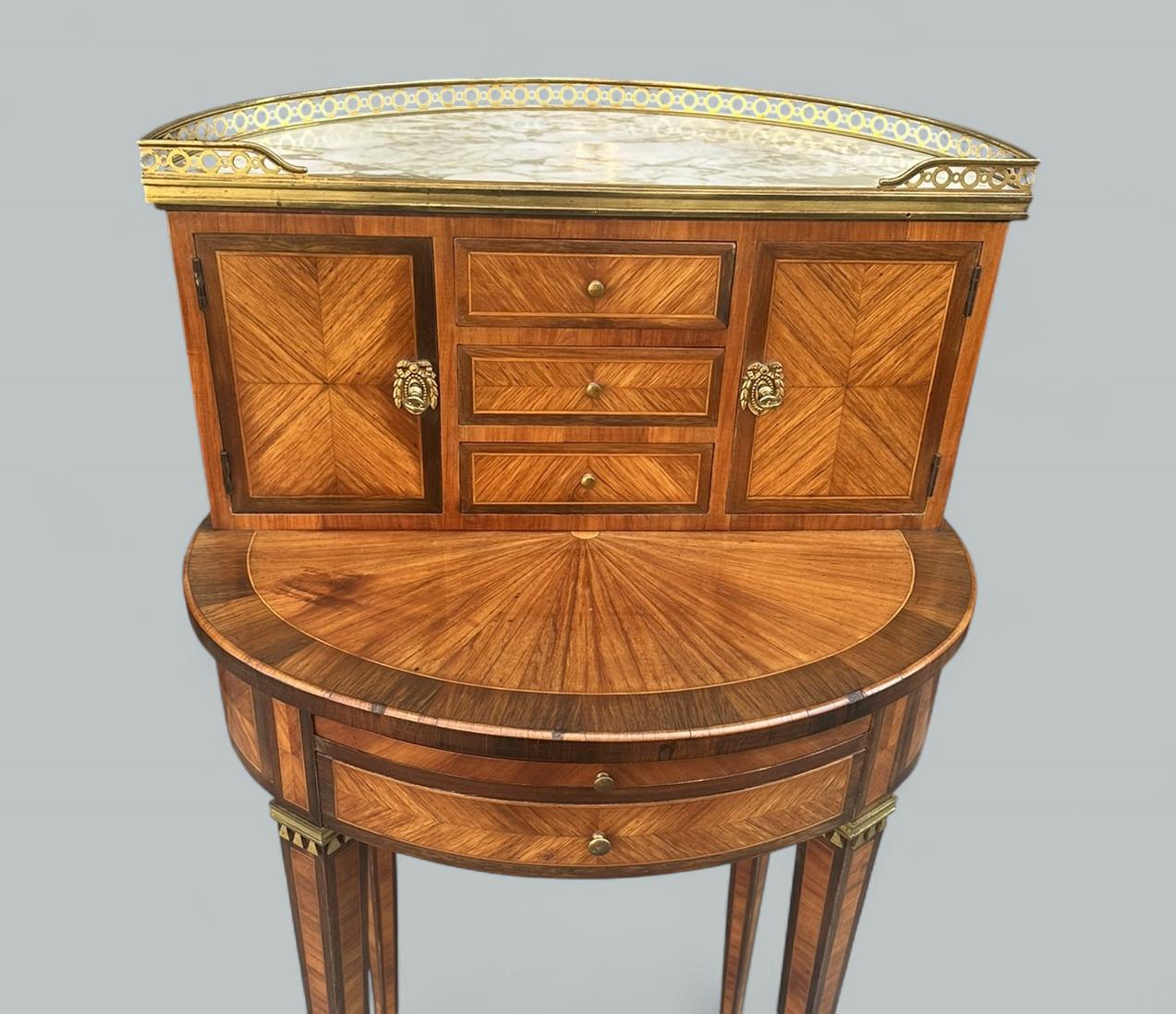 Français Antique Paire de bureaux français en marqueterie de bois de rose et marbre d'orfèvrerie en vente
