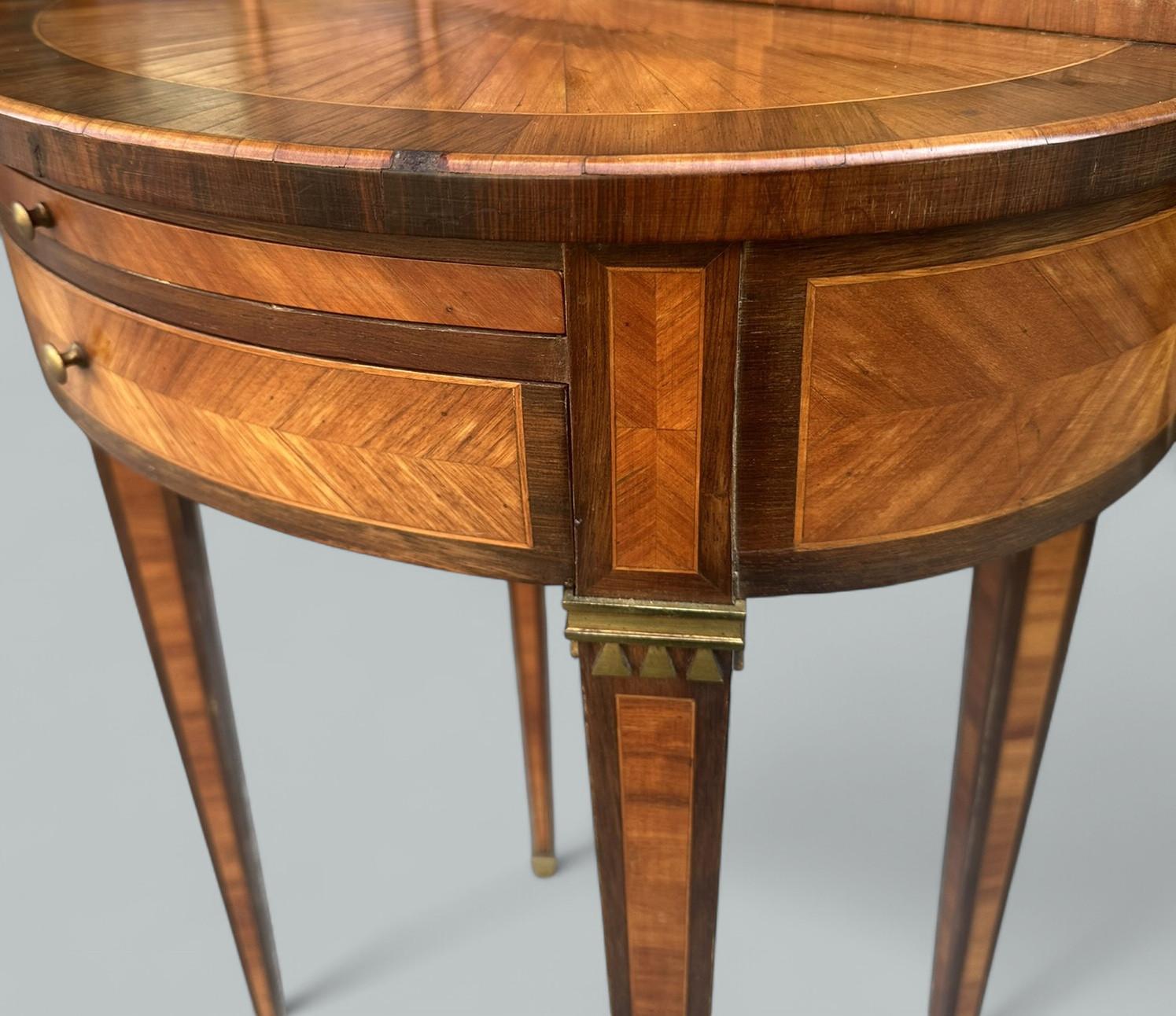 Bronze doré Antique Paire de bureaux français en marqueterie de bois de rose et marbre d'orfèvrerie en vente