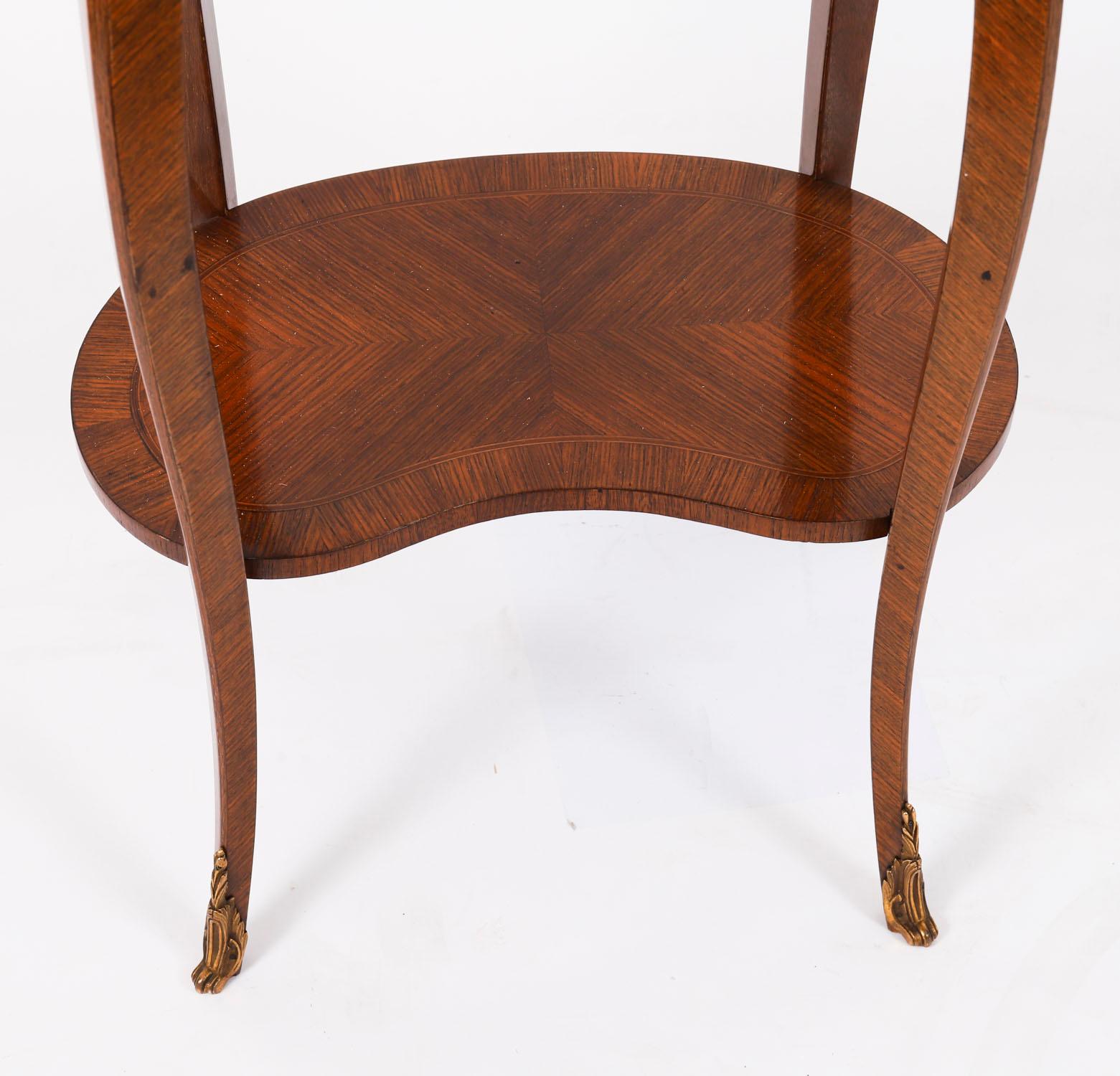 Antique Paire de tables d'appoint en marqueterie française montée sur bronze doré 19ème siècle en vente 11