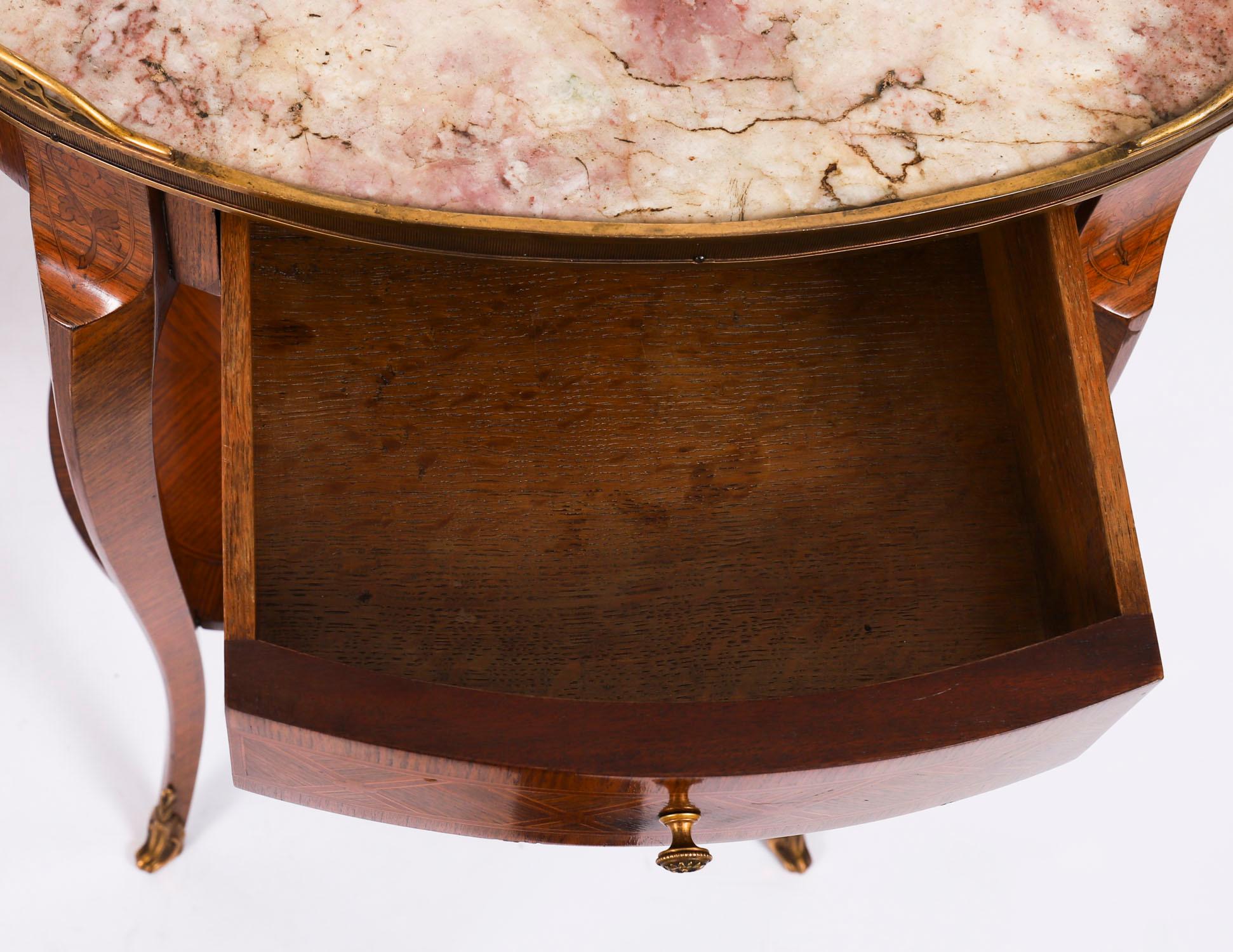 XIXe siècle Antique Paire de tables d'appoint en marqueterie française montée sur bronze doré 19ème siècle en vente