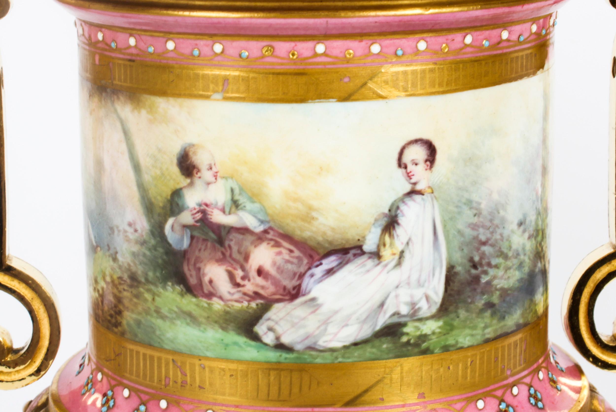 Antikes Paar französische rosa Sevres-Vasen mit Deckel aus Goldbronze, 19. Jahrhundert im Angebot 2
