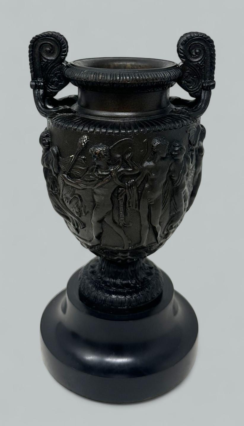 Antique Pair French Roman Bronze Townley Urns Vases Black Marble Grand Tour 19Ct In Good Condition For Sale In Dublin, Ireland