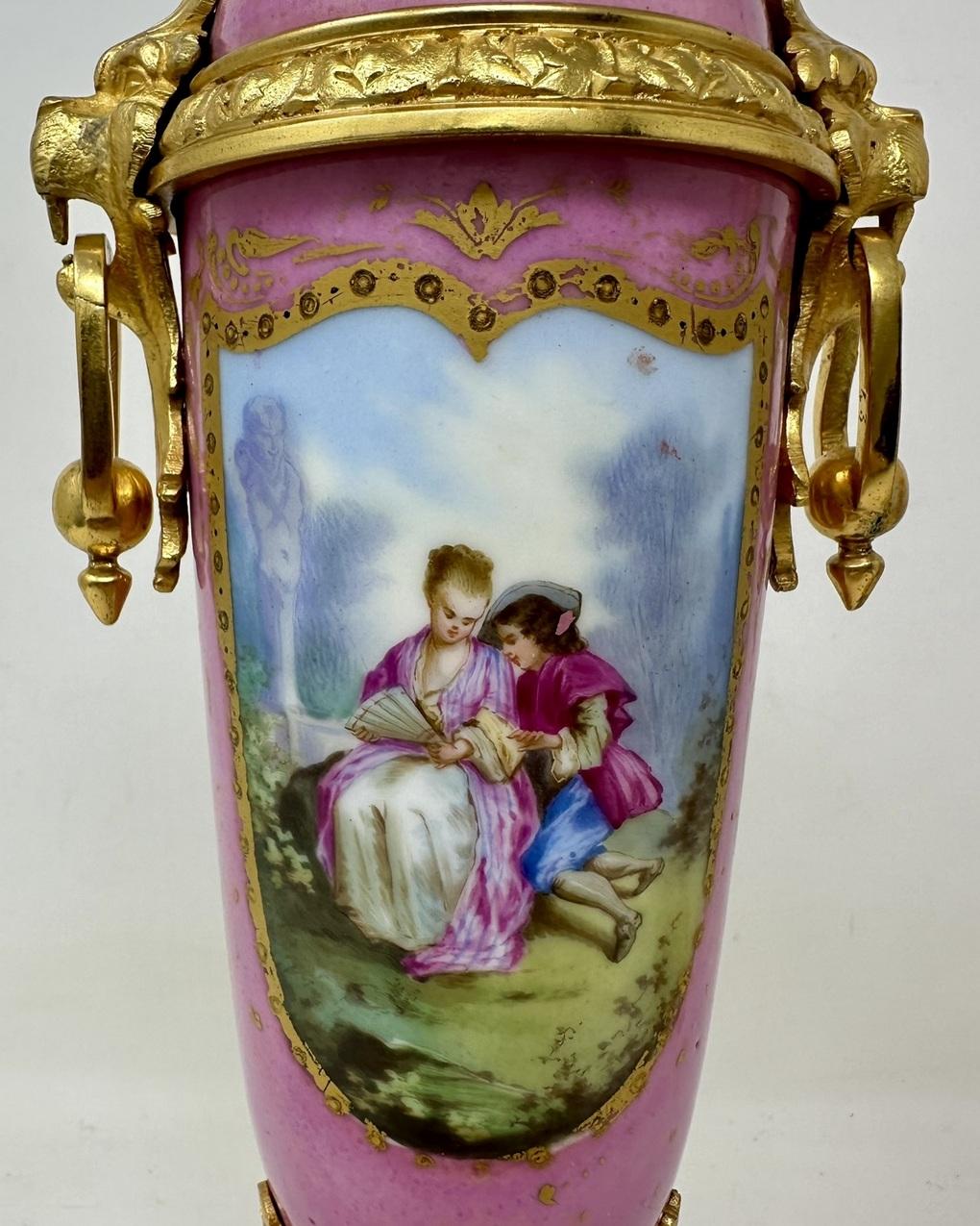 Antike Paar Französisch Sèvres Rosa Porzellan Ormolu montiert Urnen Vasen Herzstück 4