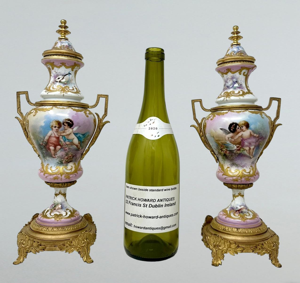 Antiquité Paire d'Urnes Vases Montés en Porcelaine Rose de Sèvres Ormolu Centerpiece en vente 5