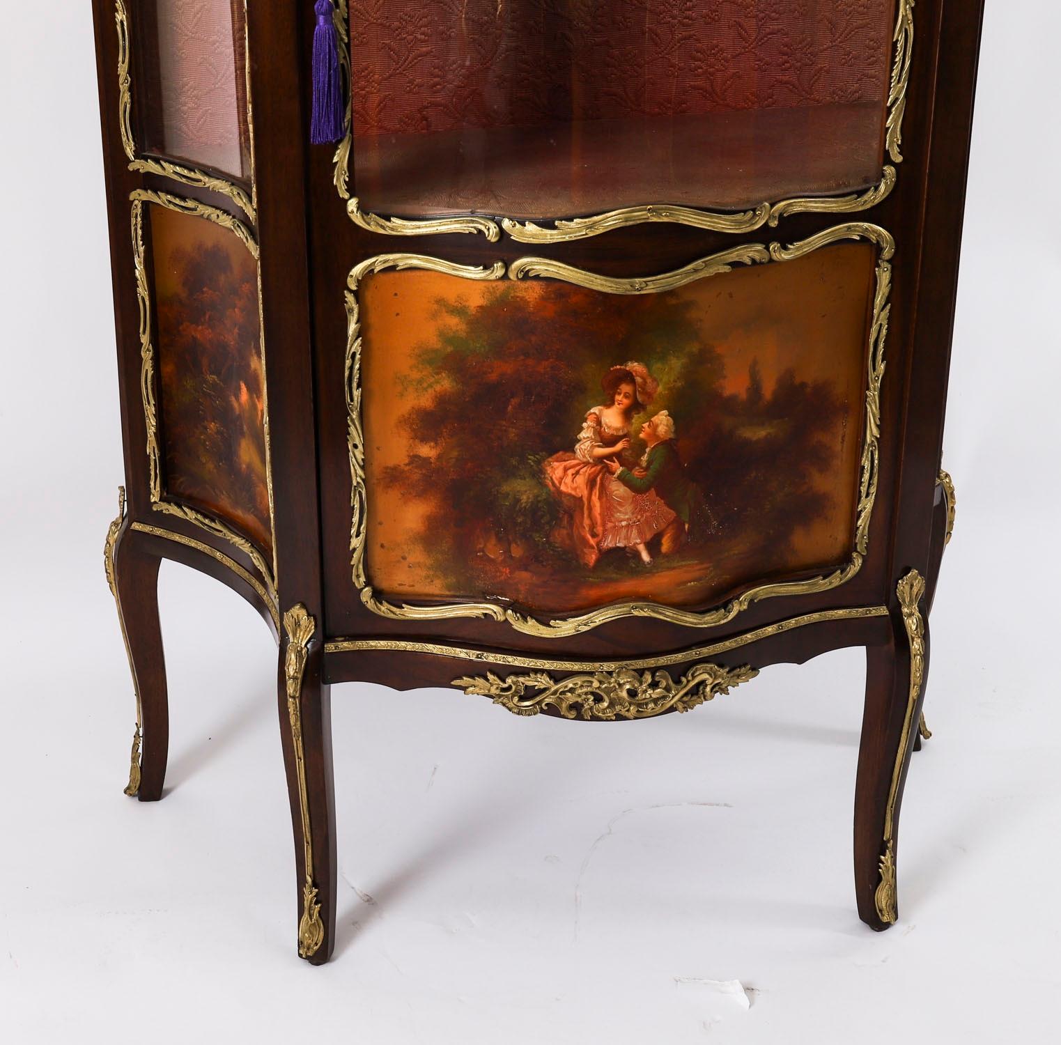 Coppia di vetrine in Vernis Martin francese del XIX secolo in vendita 4