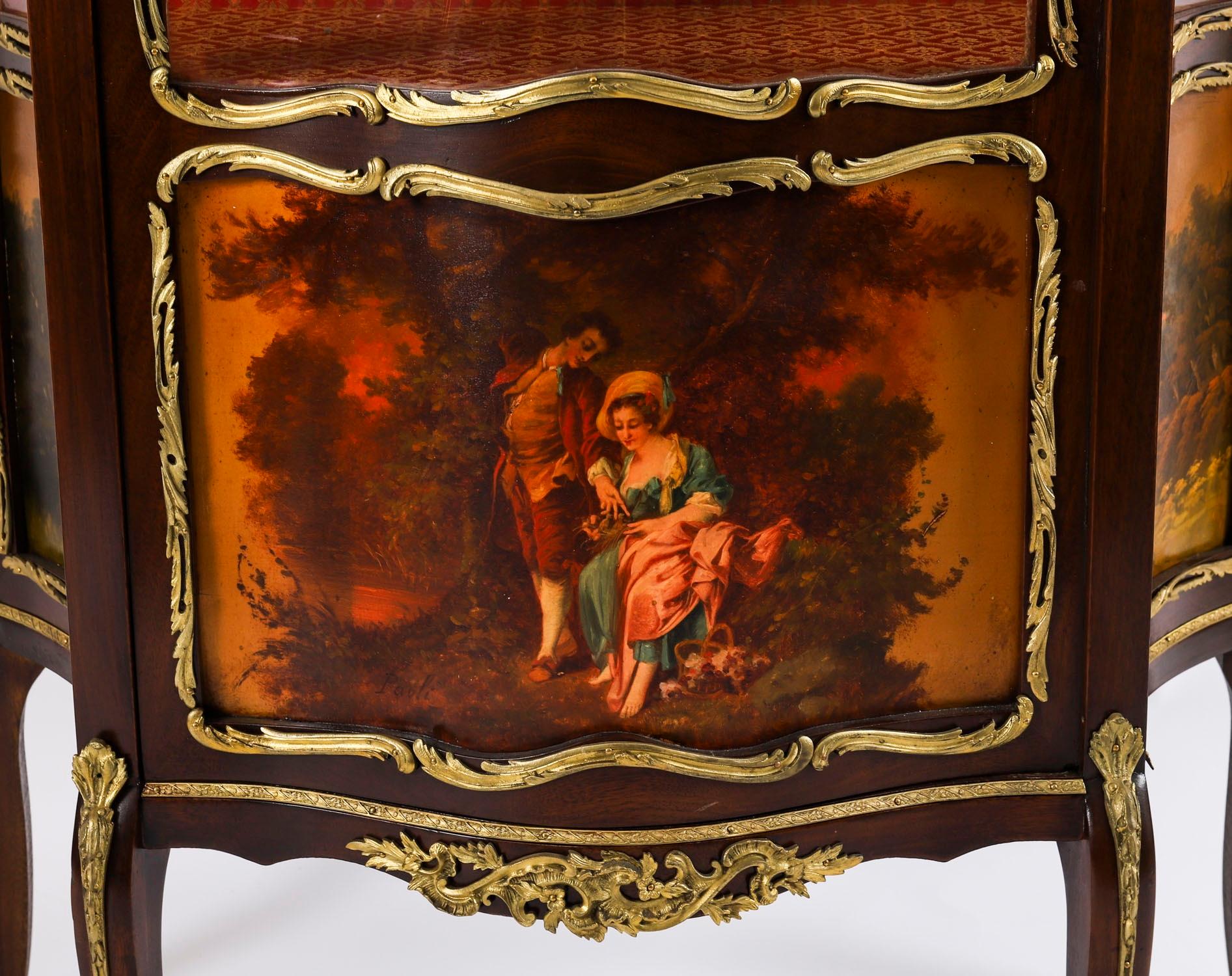 Coppia di vetrine in Vernis Martin francese del XIX secolo in vendita 9
