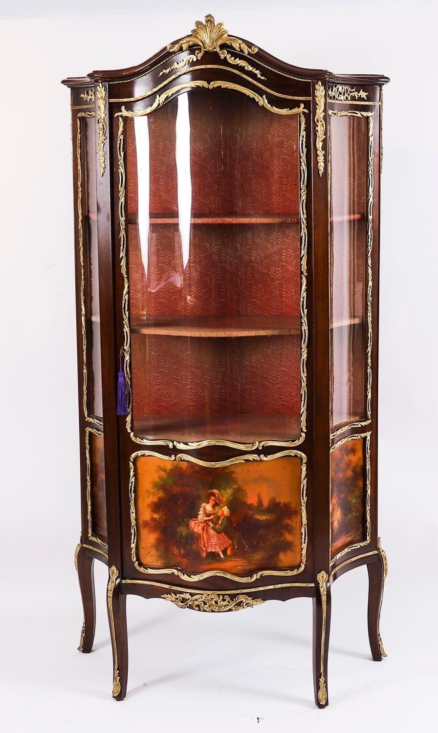 Coppia di vetrine in Vernis Martin francese del XIX secolo In condizioni buone in vendita a London, GB