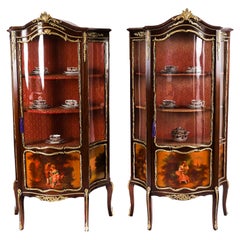 Coppia di vetrine in Vernis Martin francese del XIX secolo