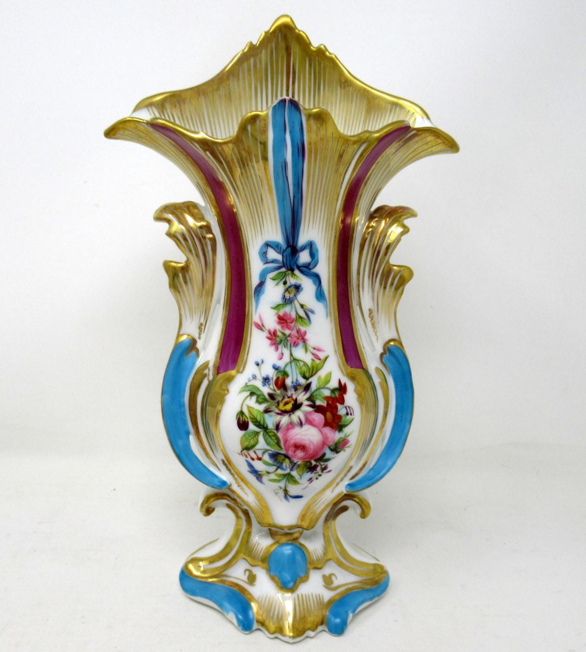 Antique French Vieux Paris Gilt Porcelain Vases Urns Flowers Sèvres Style, Pair In Good Condition In Dublin, Ireland