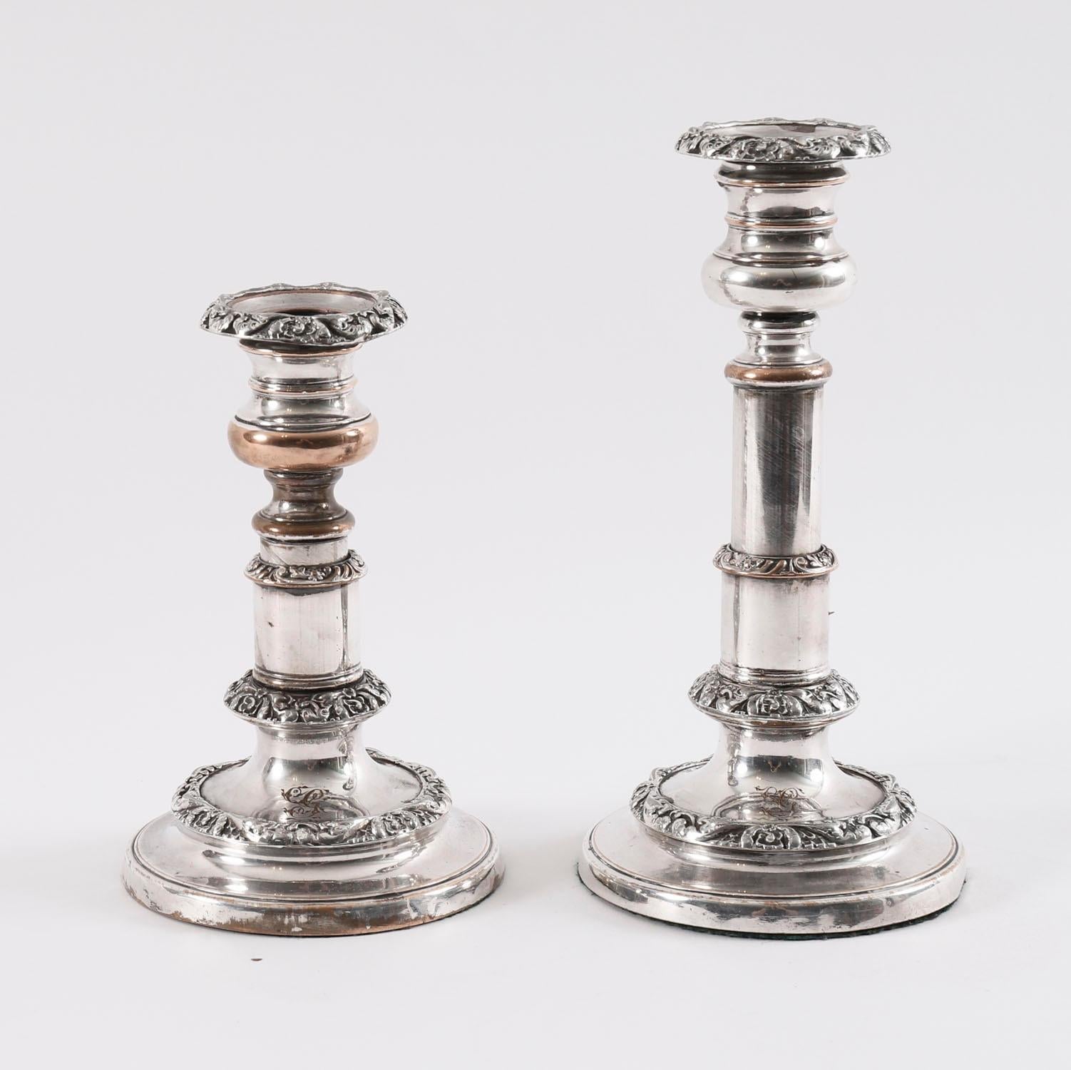This is a superb pair of antique George IV Old Sheffield silver plate on copper  telescopic candlesticks, Circa 1825 in date.

They are set on round bases with lovely crisp foliate decoration.

Condition:
In goodcondition. As an antique item, the