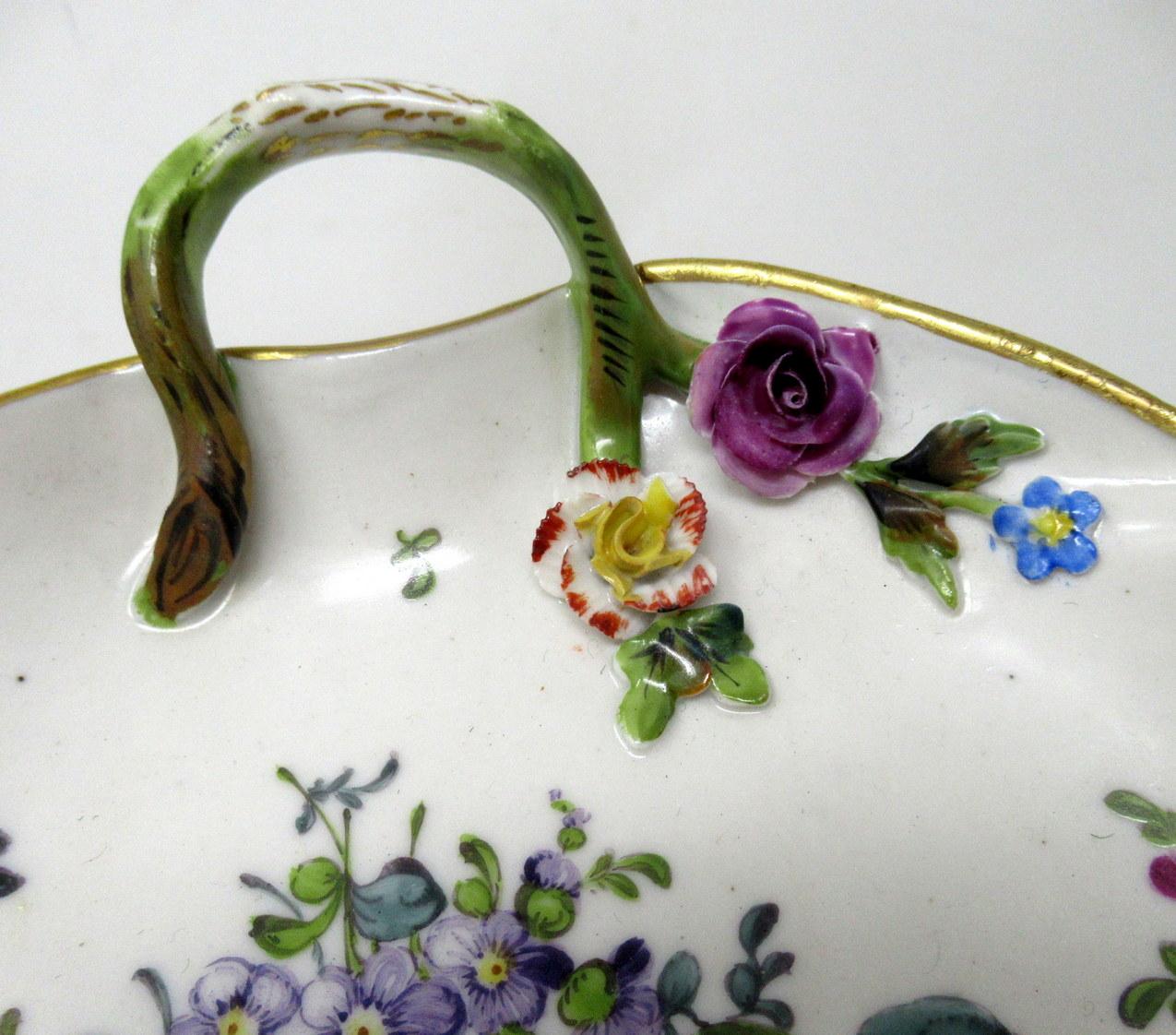 Antiguo Par de Platos Alemanes Dresden Meissen Bodegón Flores Gabinete Forma de Hoja Alemán en venta