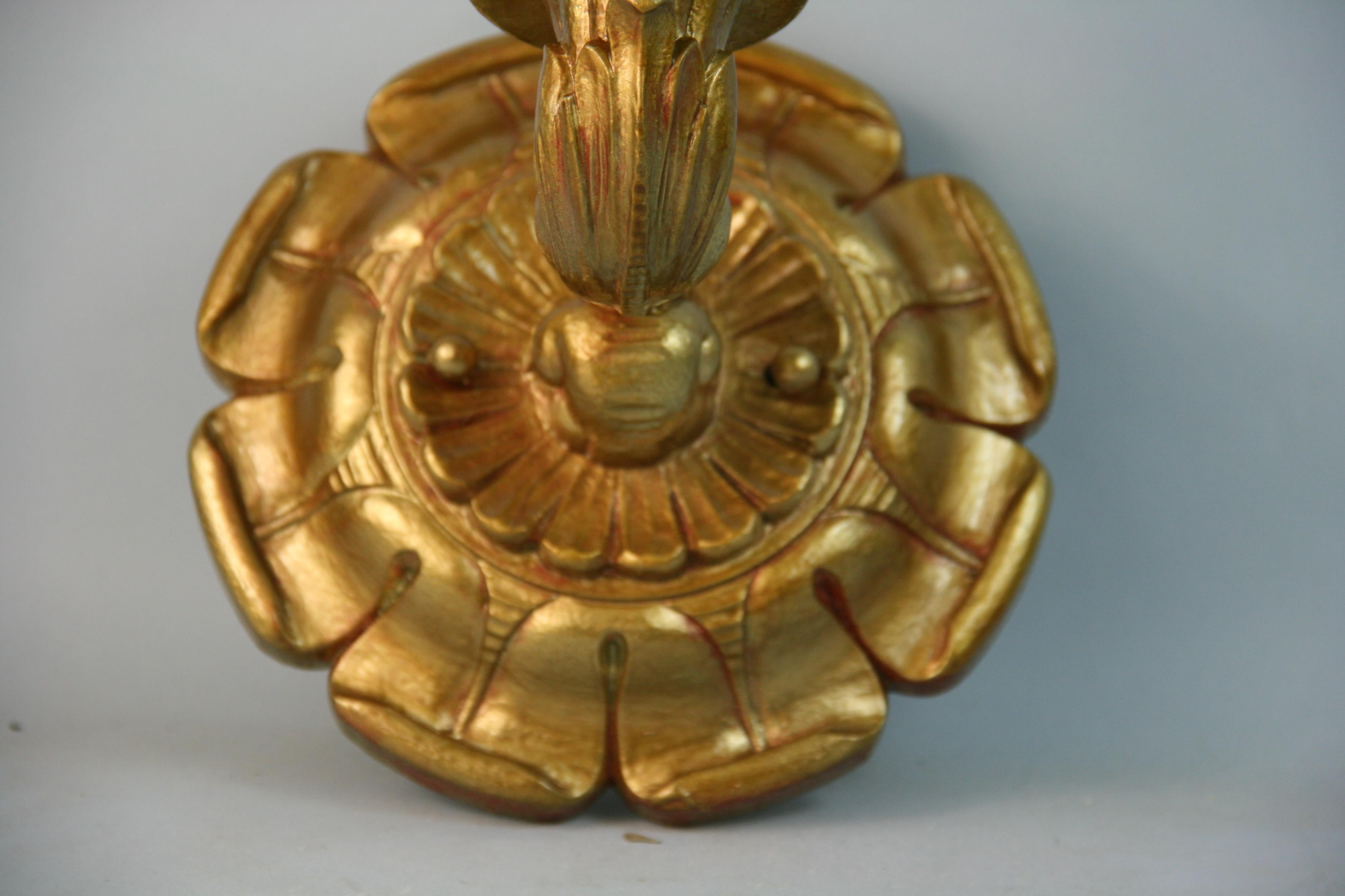 Antikes italienisches Paar vergoldet  Italienisch  Handgeschnitzte Wood Wood Sconces, 1920er Jahre (Hartholz) im Angebot