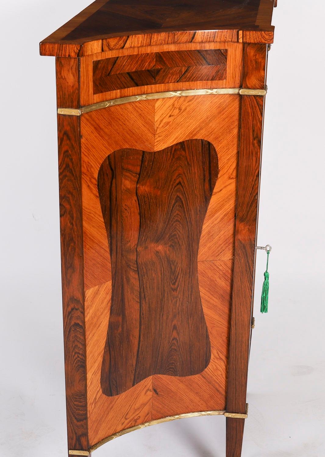 Coppia di armadietti Goncalo Alves e King Wood del XIX secolo in vendita 5