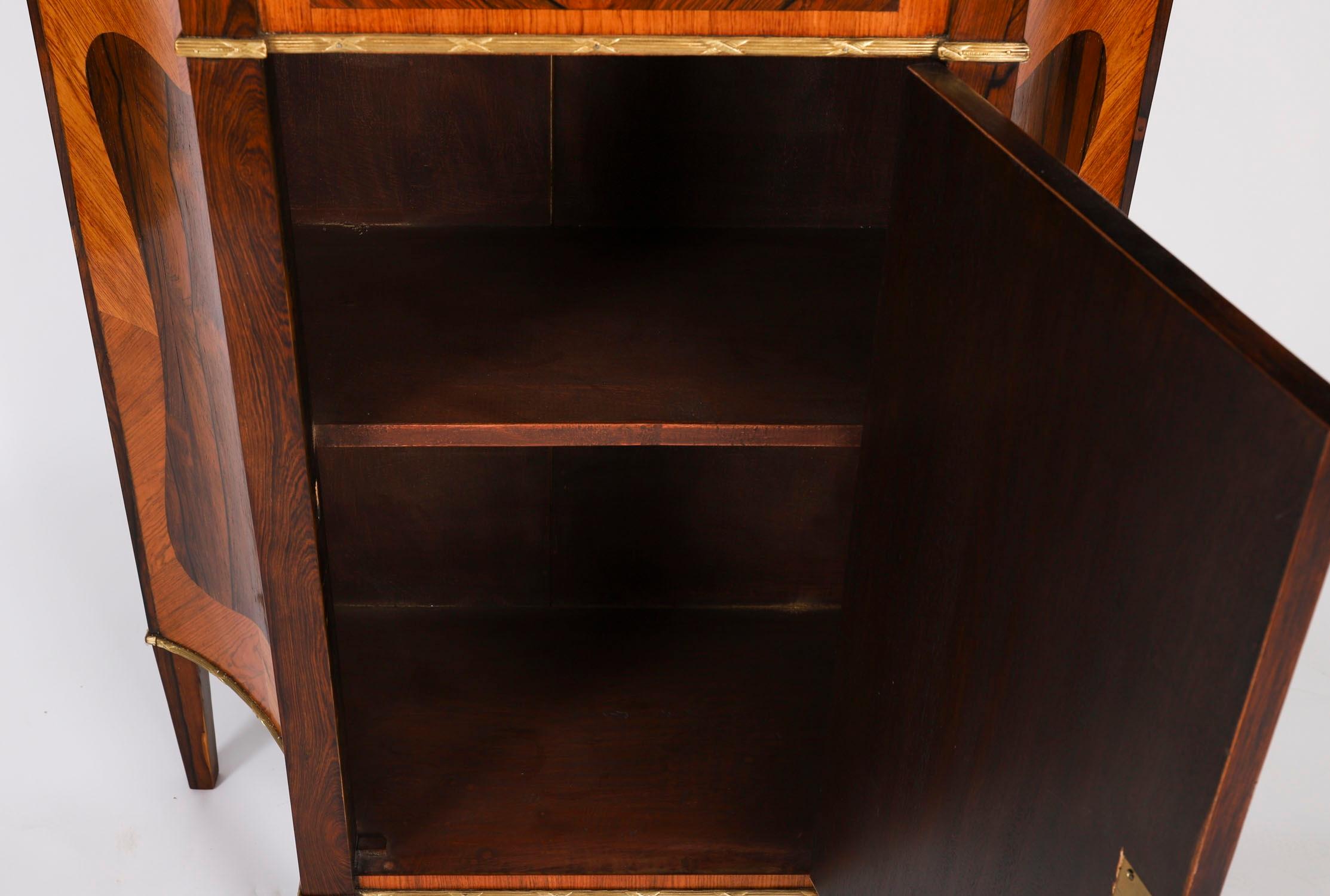Coppia di armadietti Goncalo Alves e King Wood del XIX secolo in vendita 8
