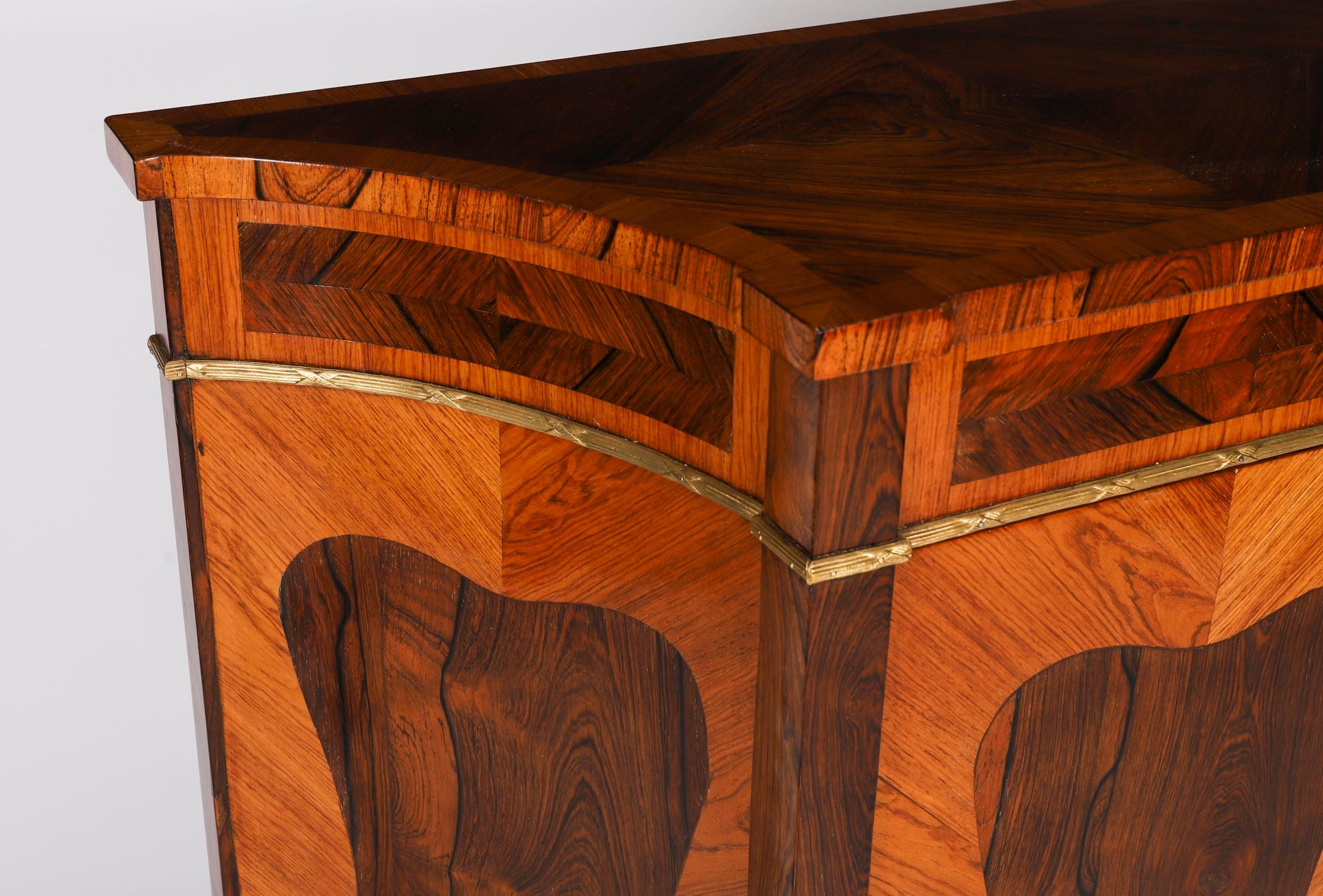 Coppia di armadietti Goncalo Alves e King Wood del XIX secolo In condizioni buone in vendita a London, GB