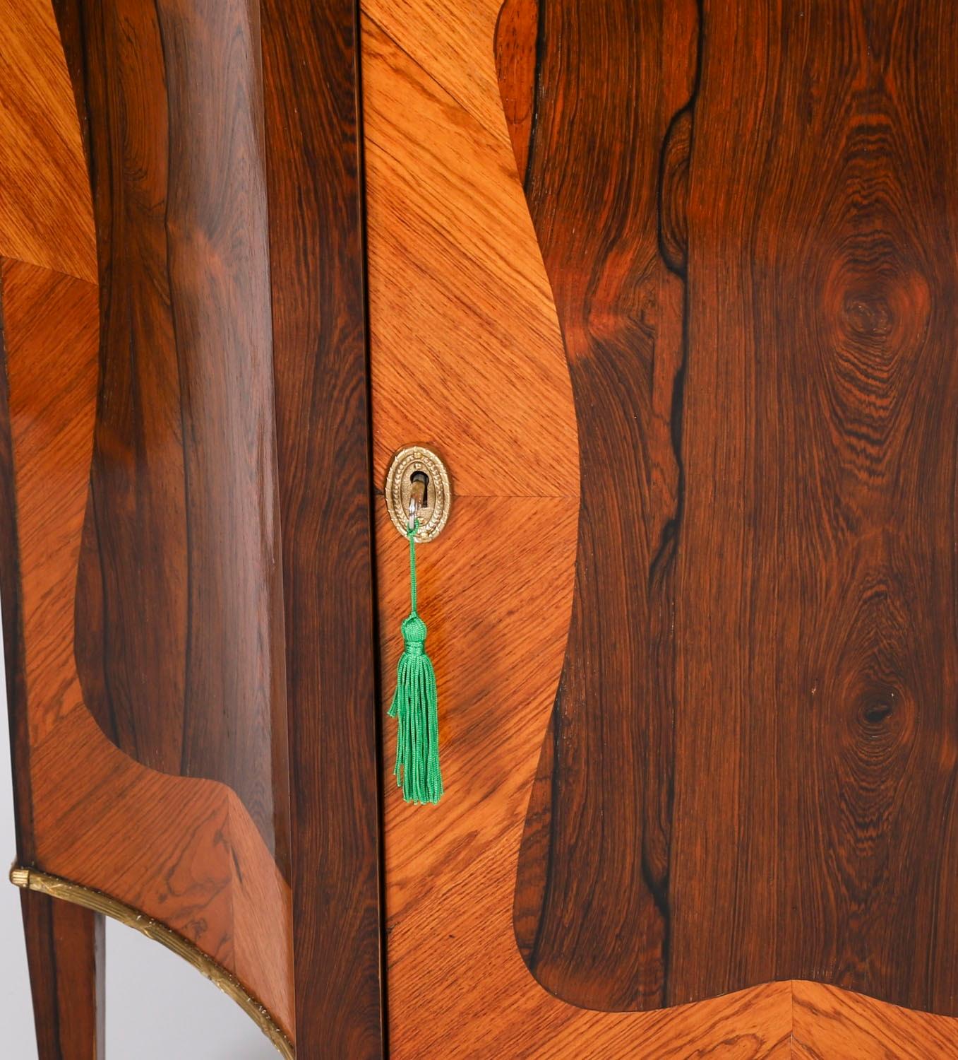 Palissandro Coppia di armadietti Goncalo Alves e King Wood del XIX secolo in vendita
