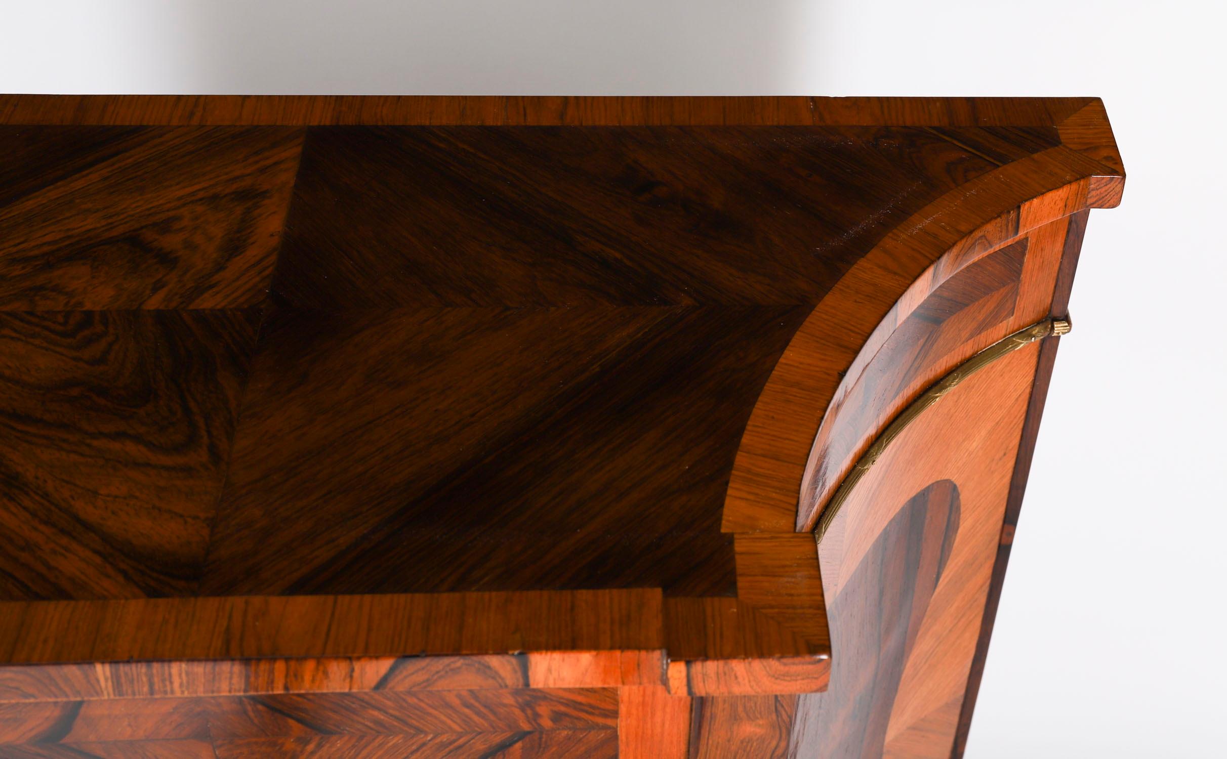 Coppia di armadietti Goncalo Alves e King Wood del XIX secolo in vendita 2